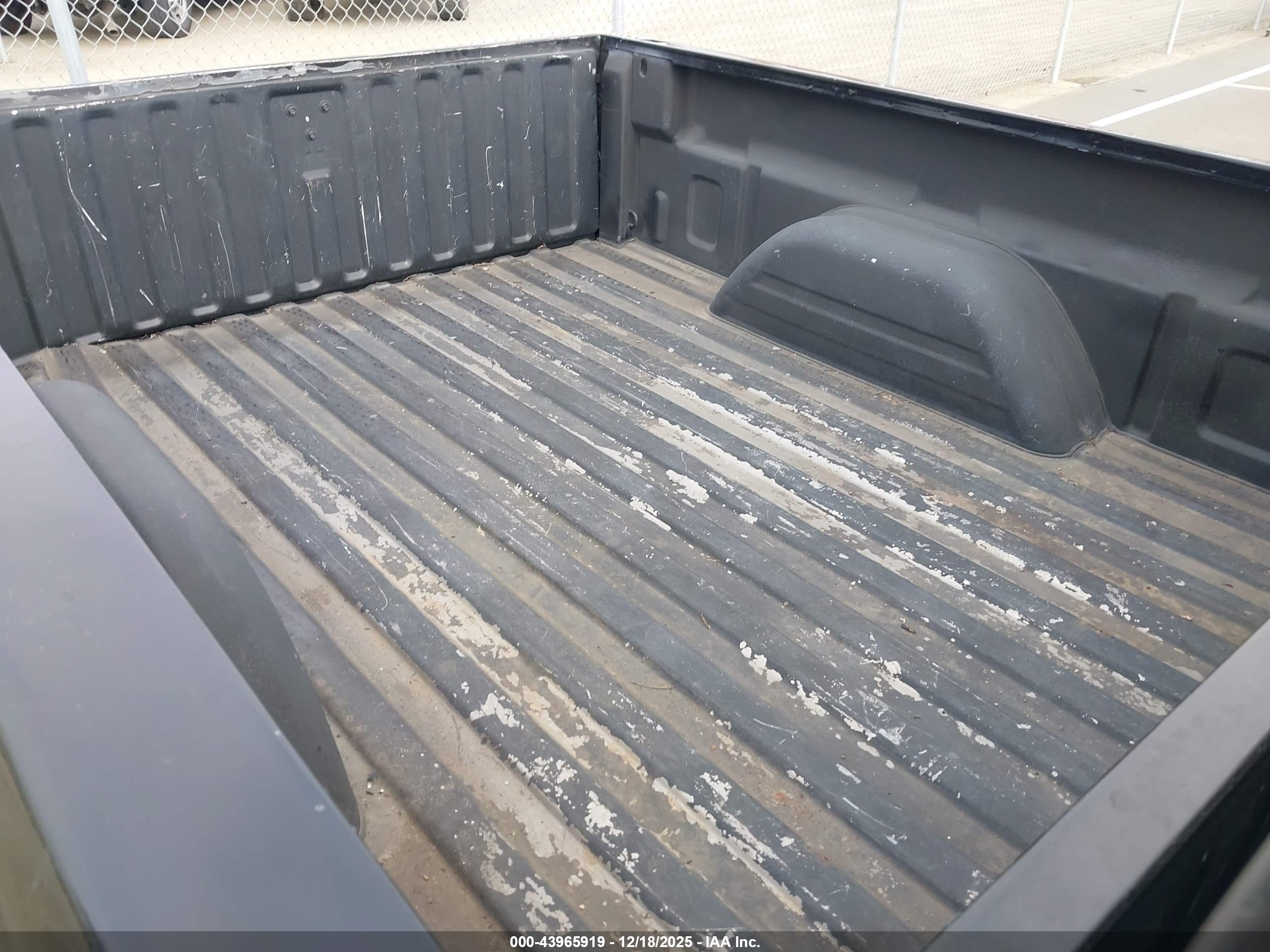 GMC SIERRA image 8