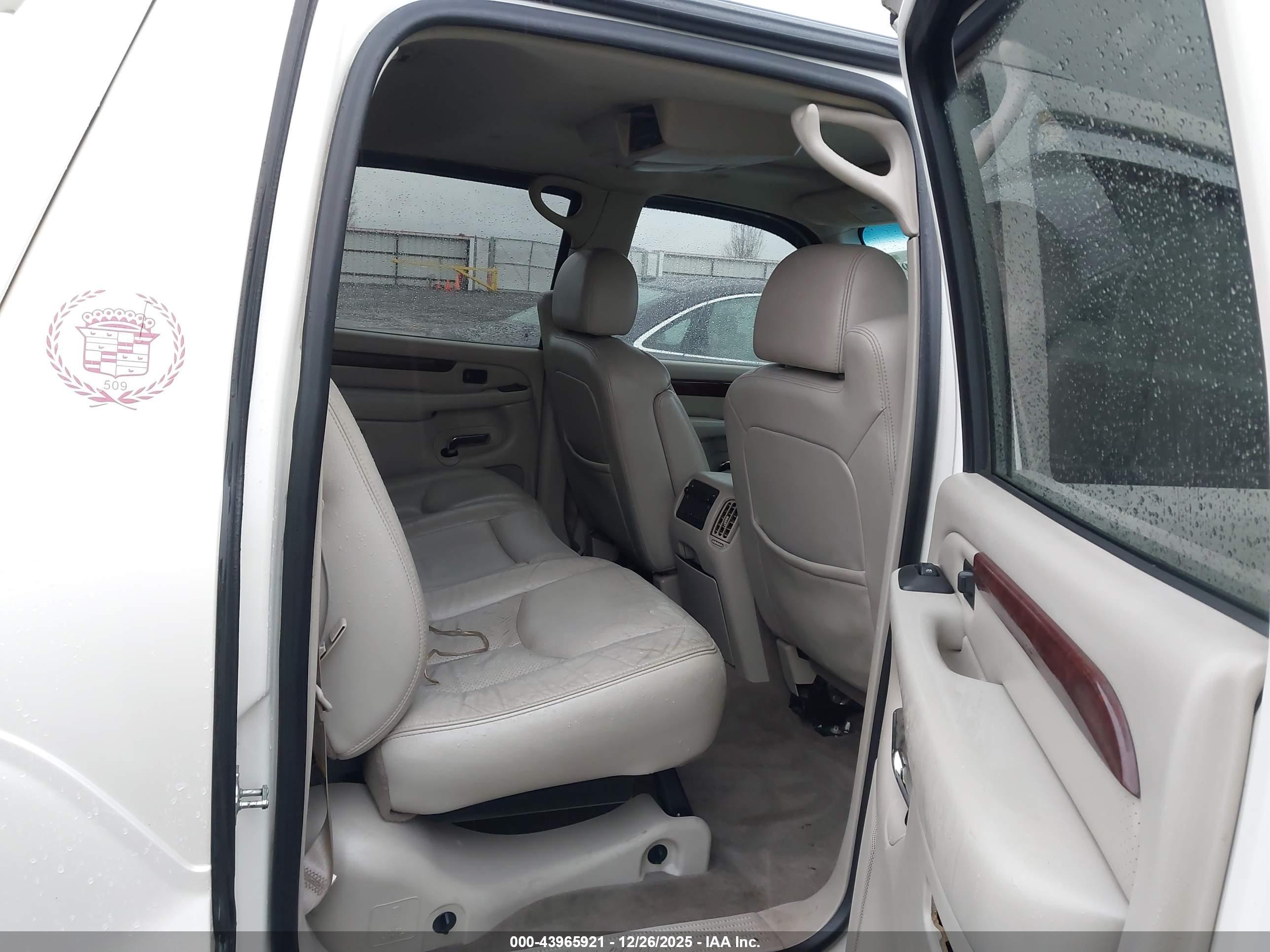 CADILLAC ESCALADE image 8