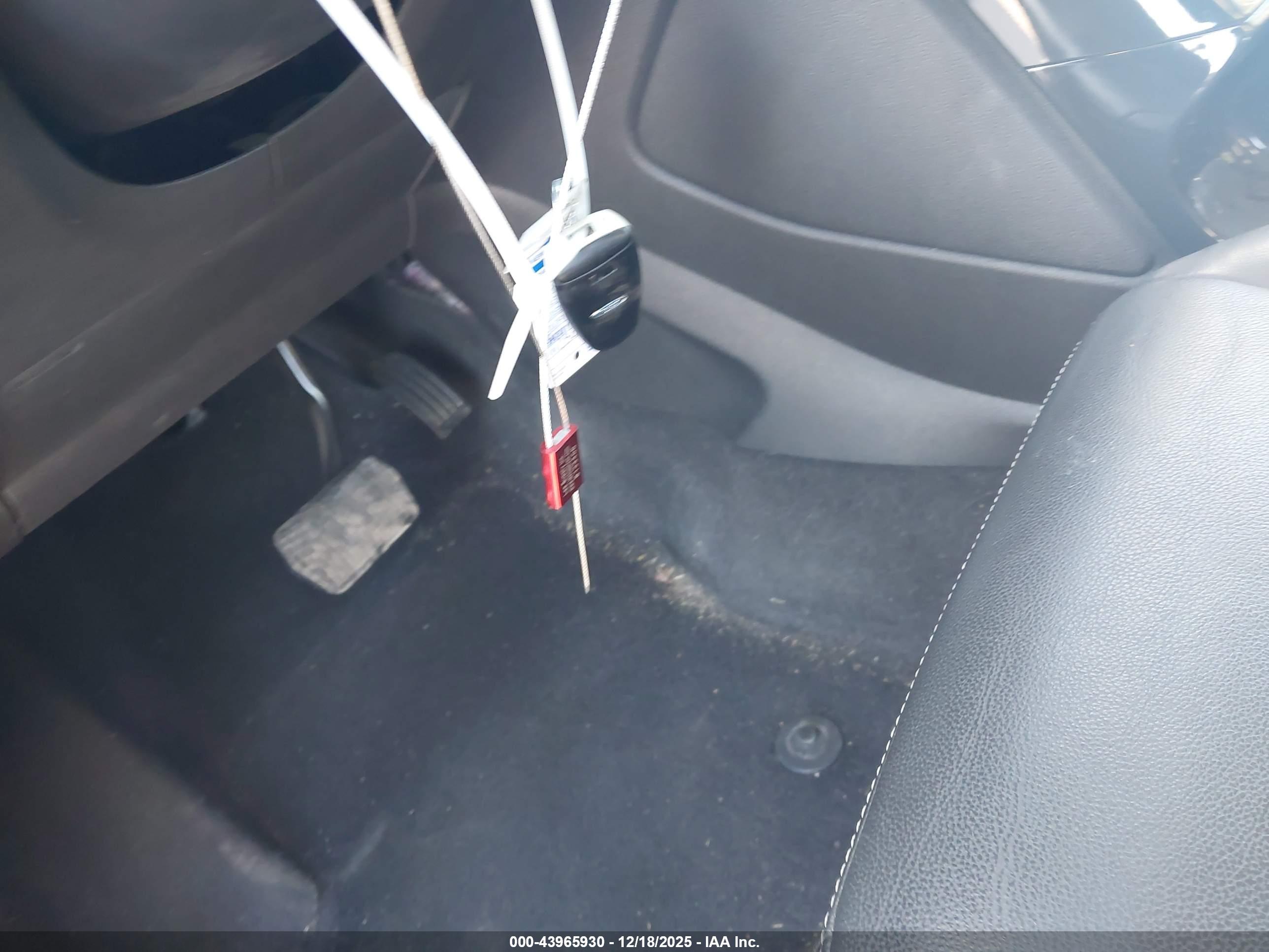 FORD ESCAPE image 11