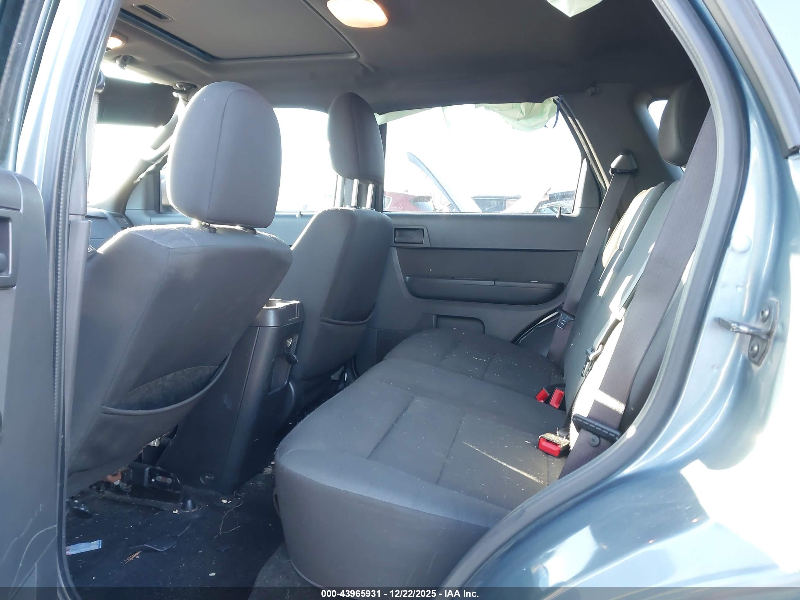 FORD ESCAPE image 8