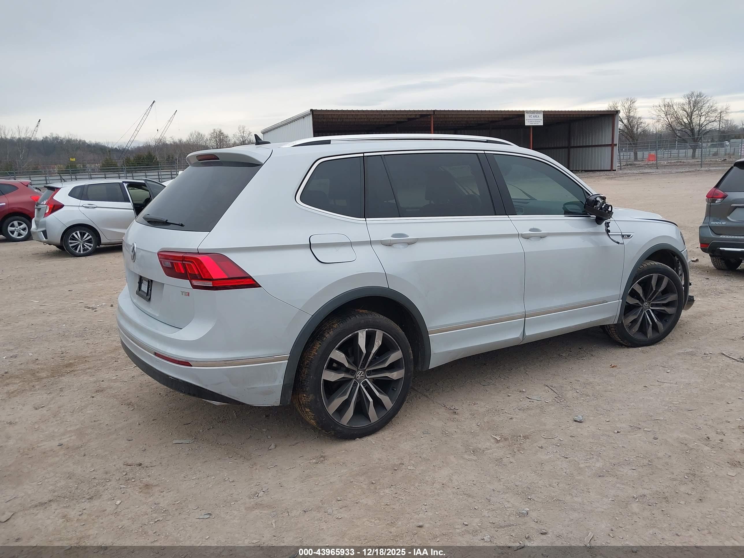 VOLKSWAGEN TIGUAN image 4