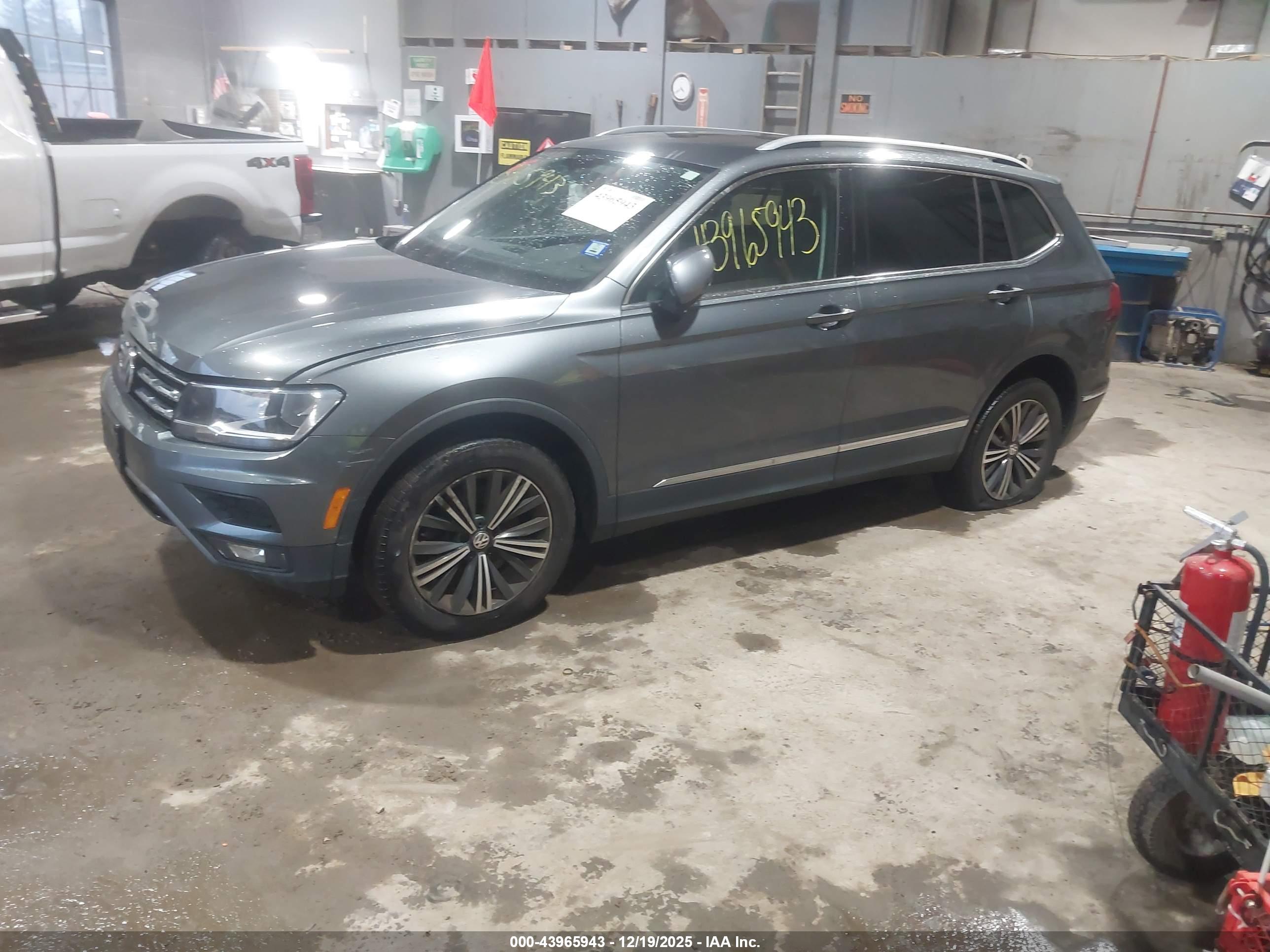 VOLKSWAGEN TIGUAN image 2