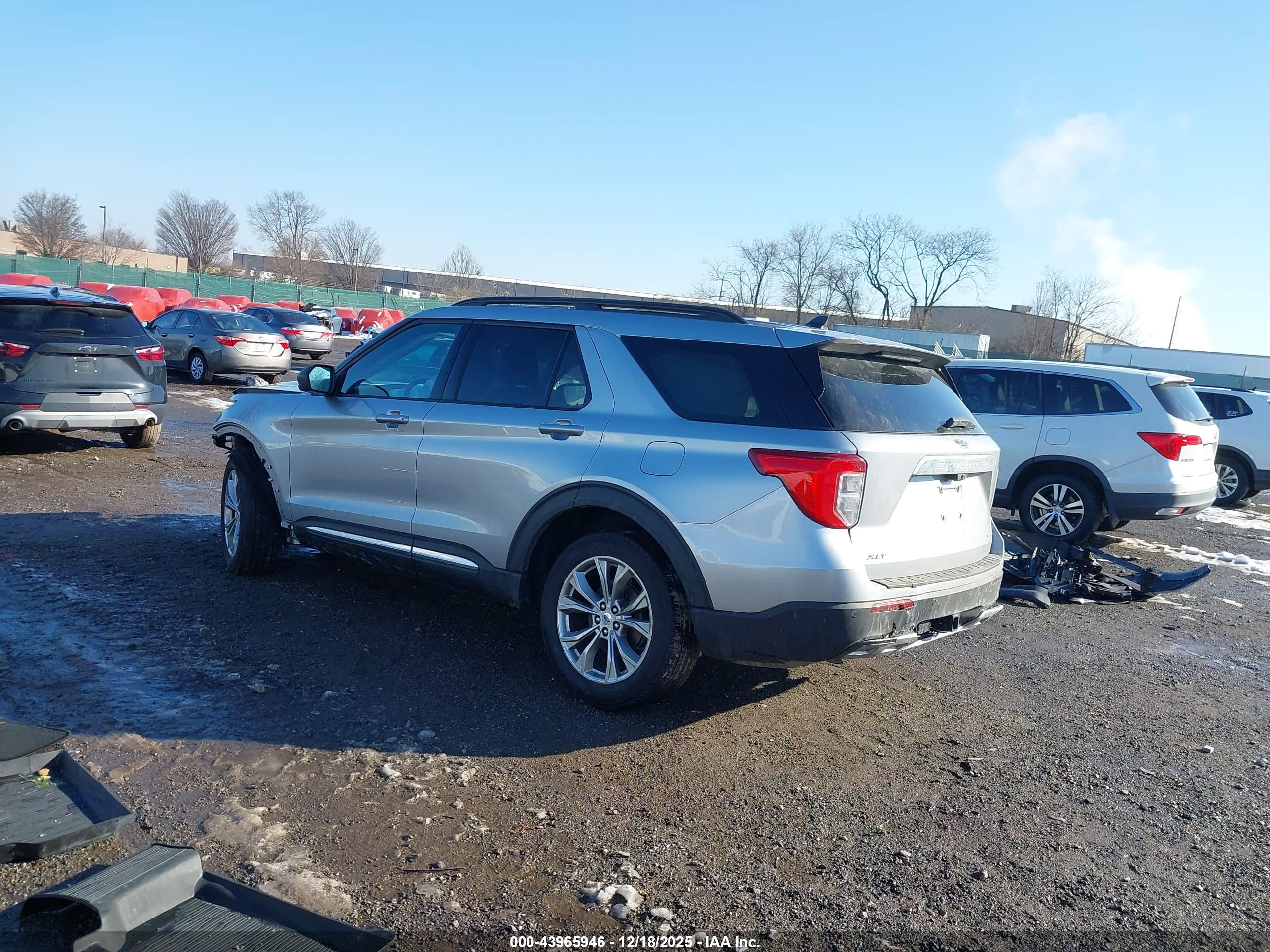 FORD EXPLORER image 3