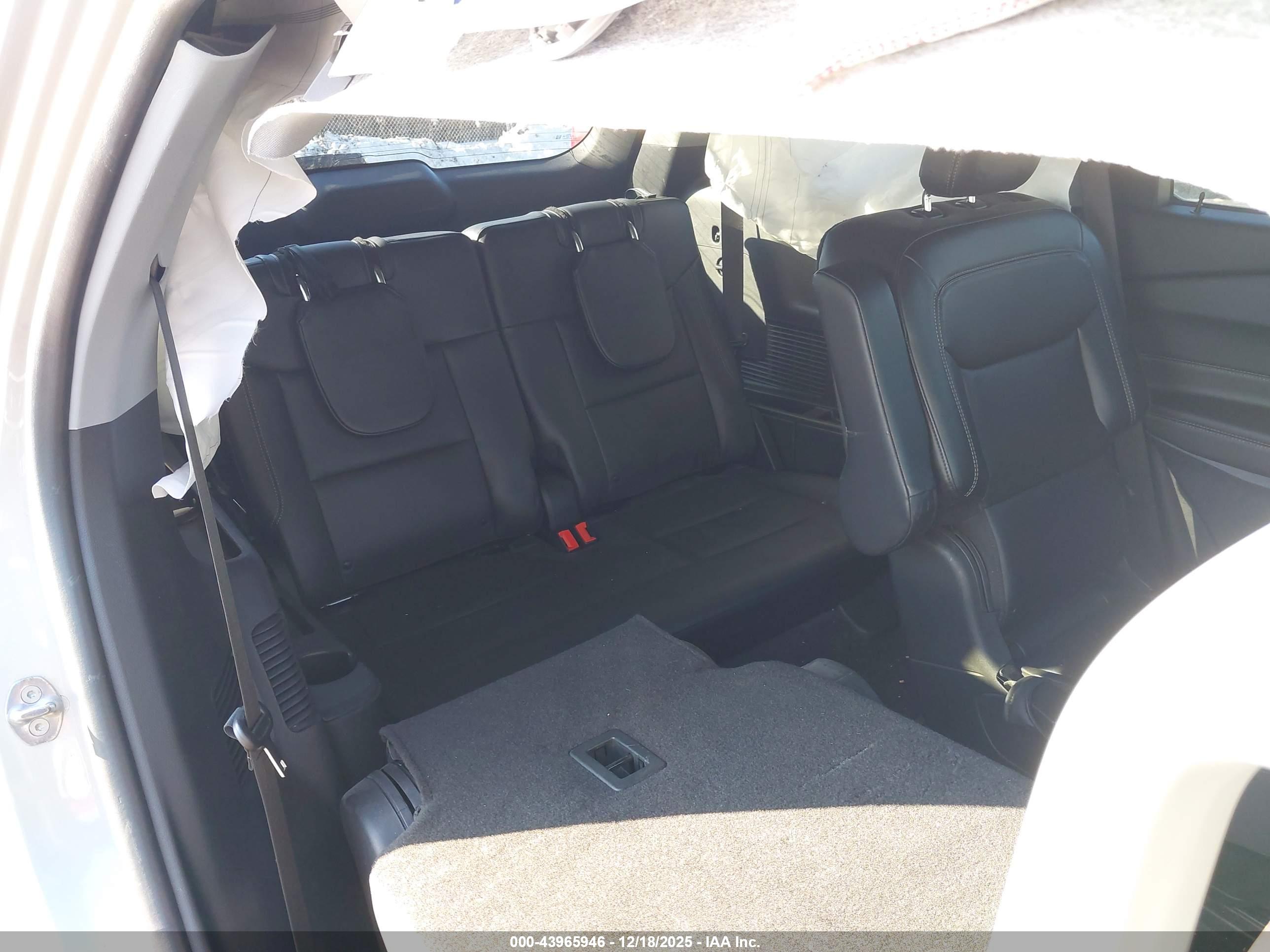 FORD EXPLORER image 8
