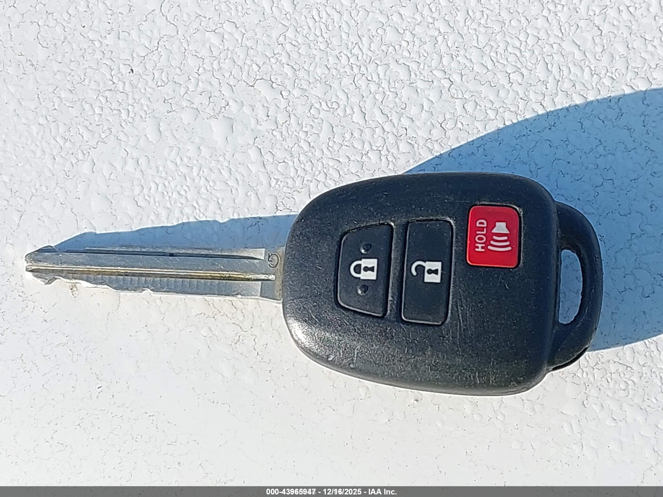 TOYOTA PRIUS image 11