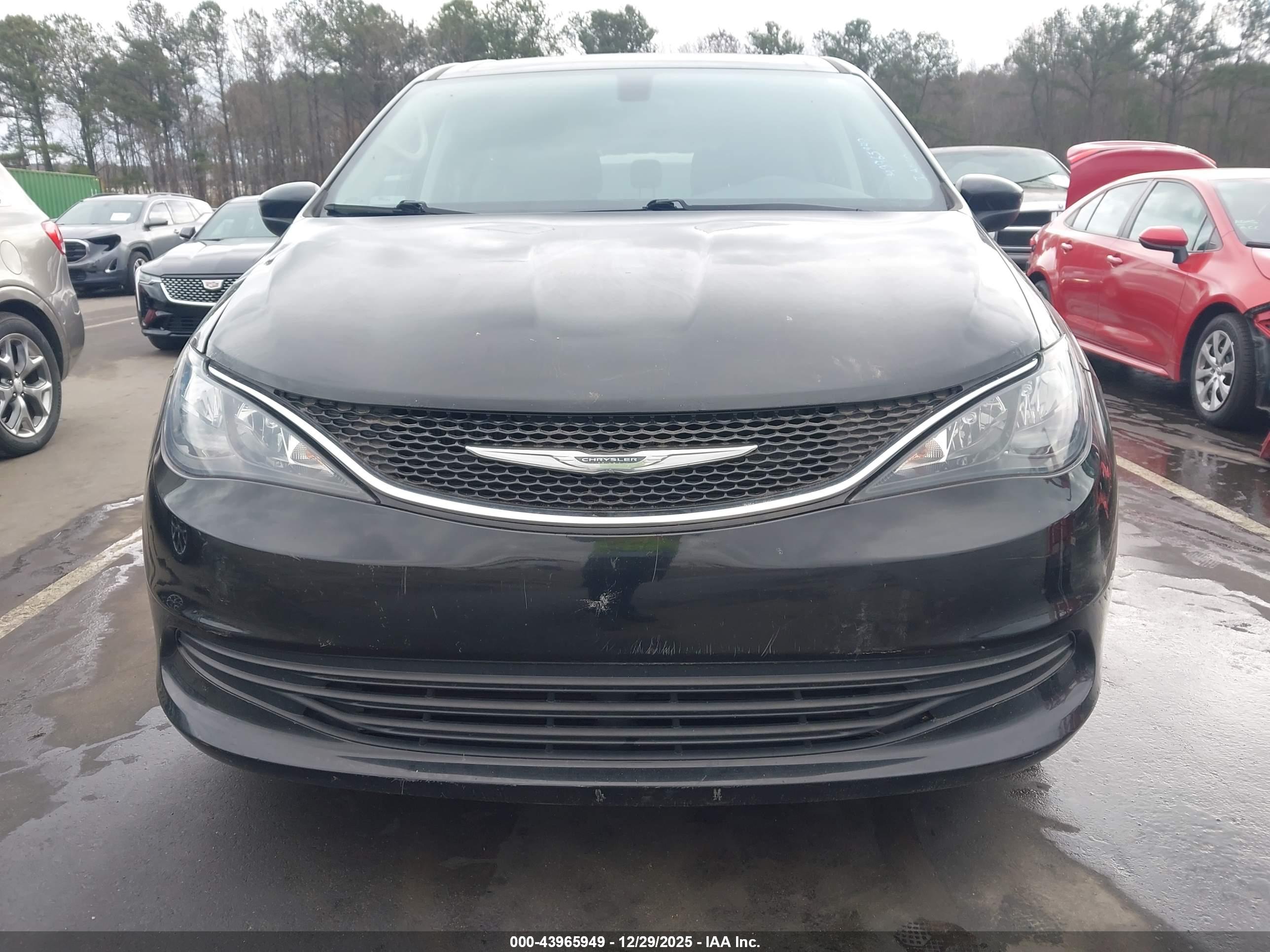 CHRYSLER PACIFICA image 6
