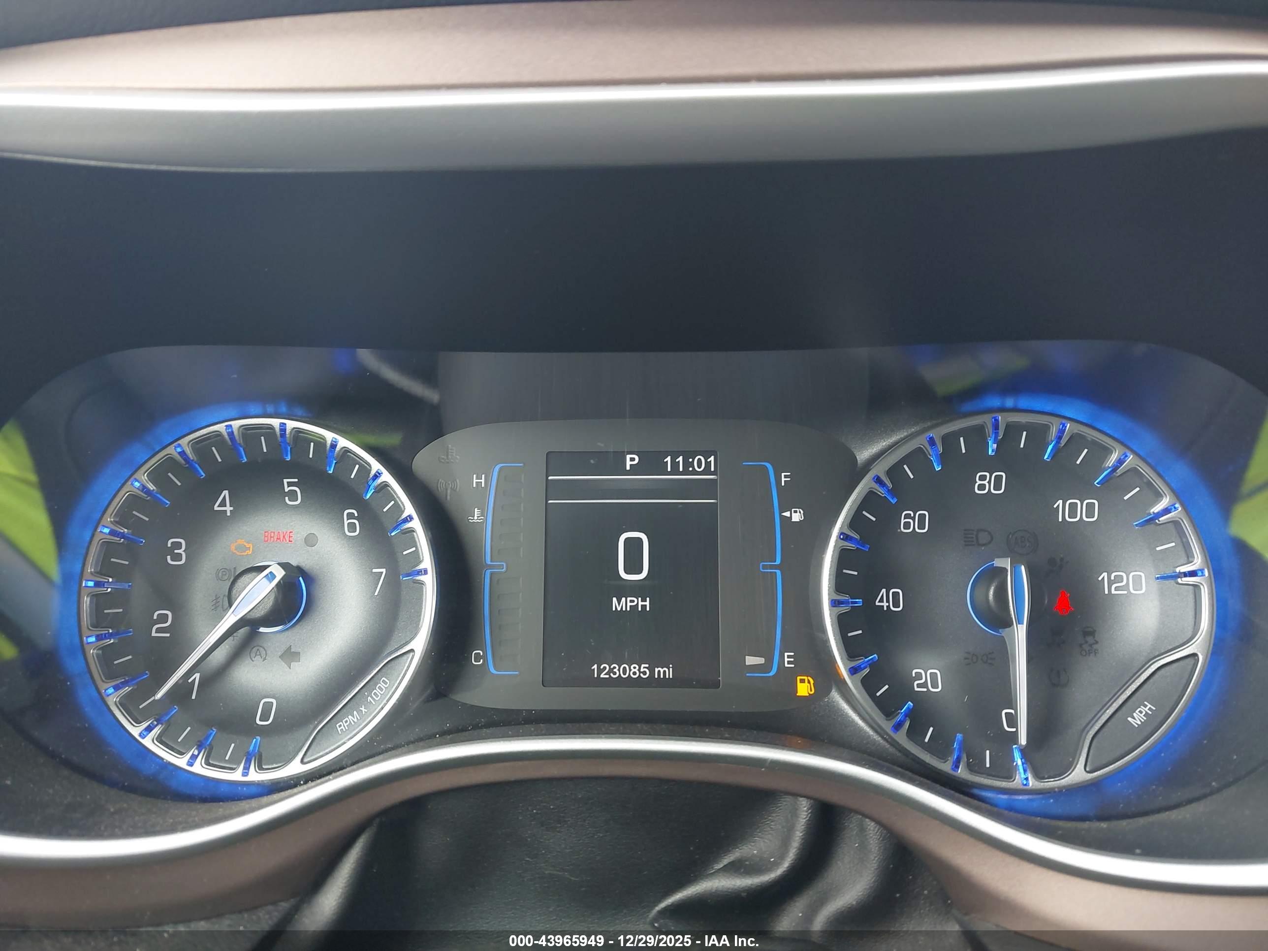 CHRYSLER PACIFICA image 7