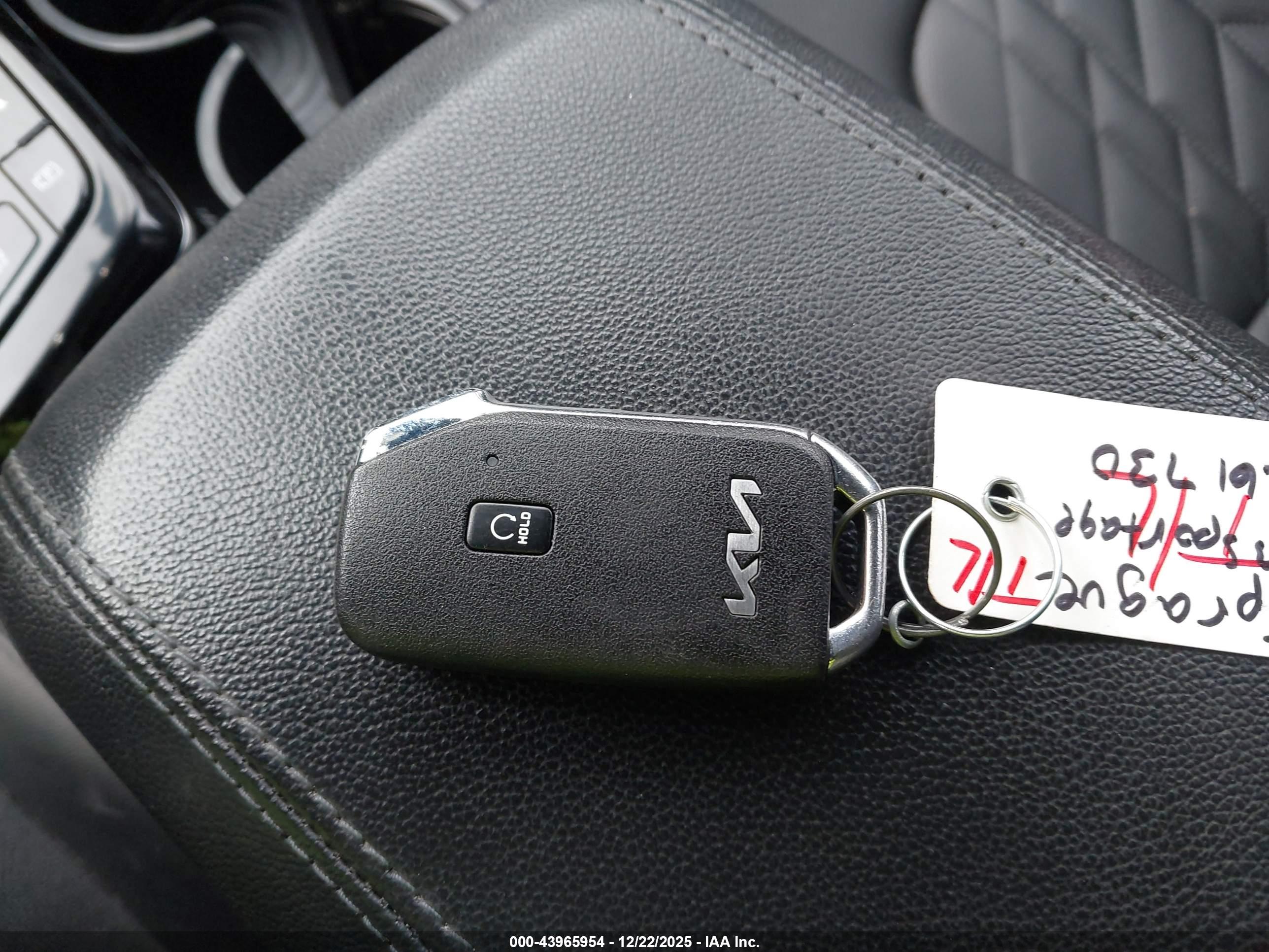 KIA SPORTAGE image 11