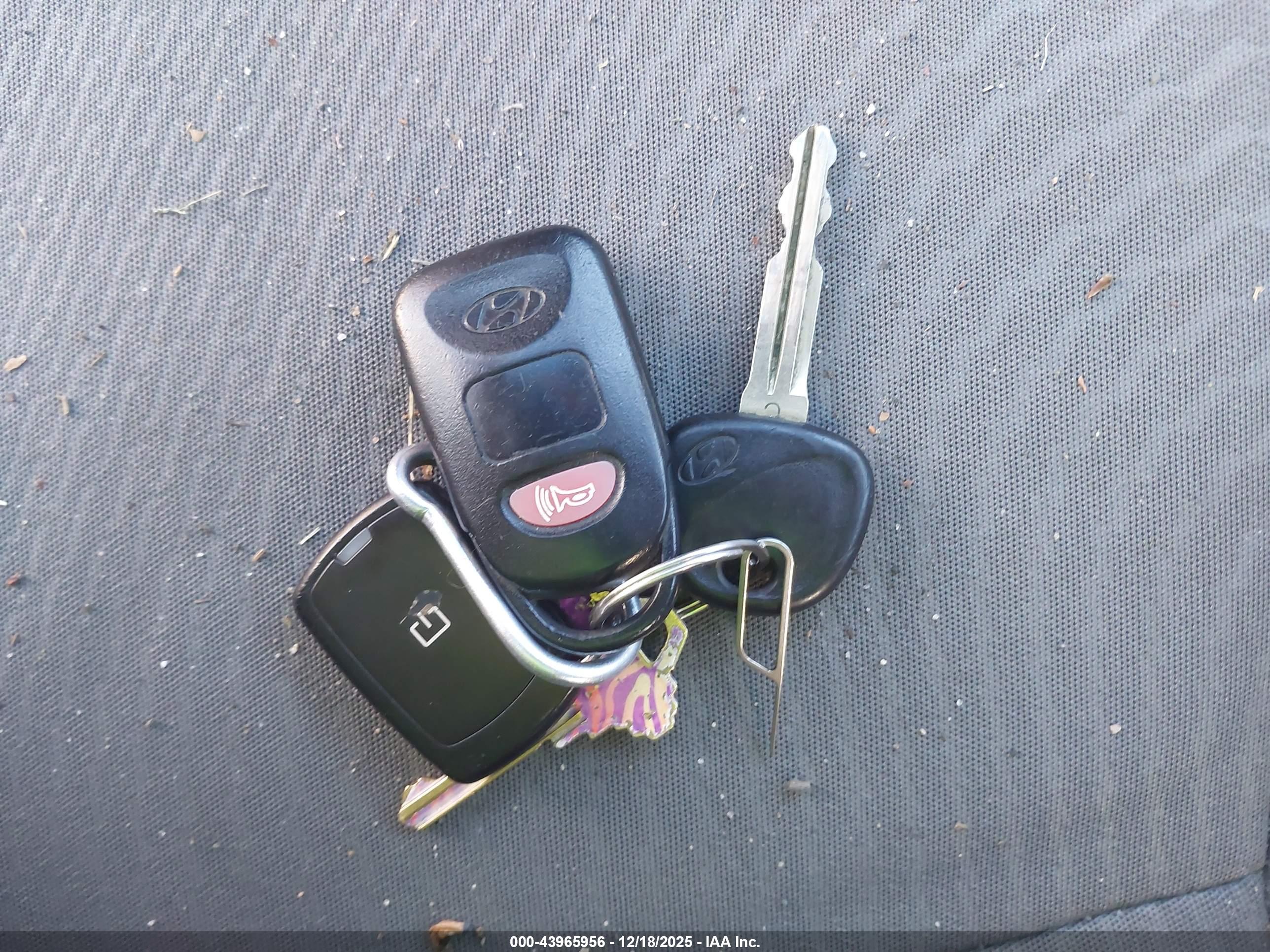 HYUNDAI ELANTRA image 11