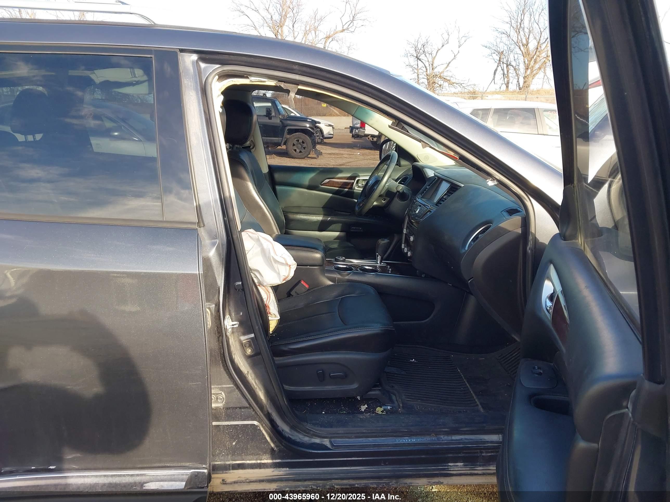 NISSAN PATHFINDER image 5