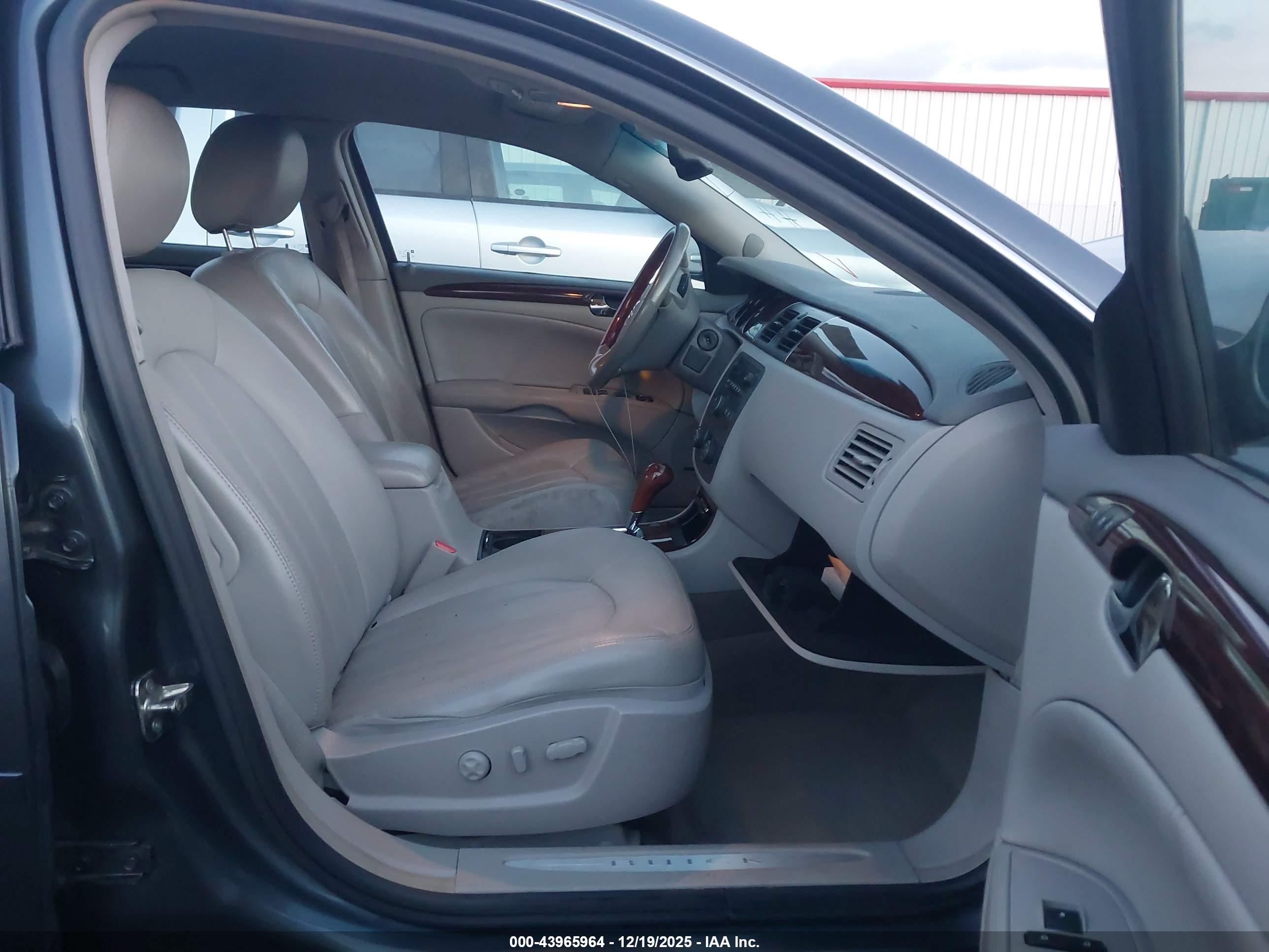 BUICK LUCERNE image 5