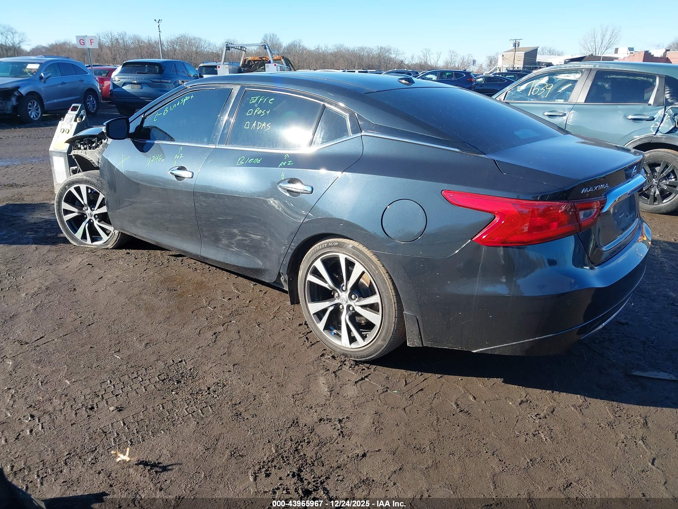 NISSAN MAXIMA image 3