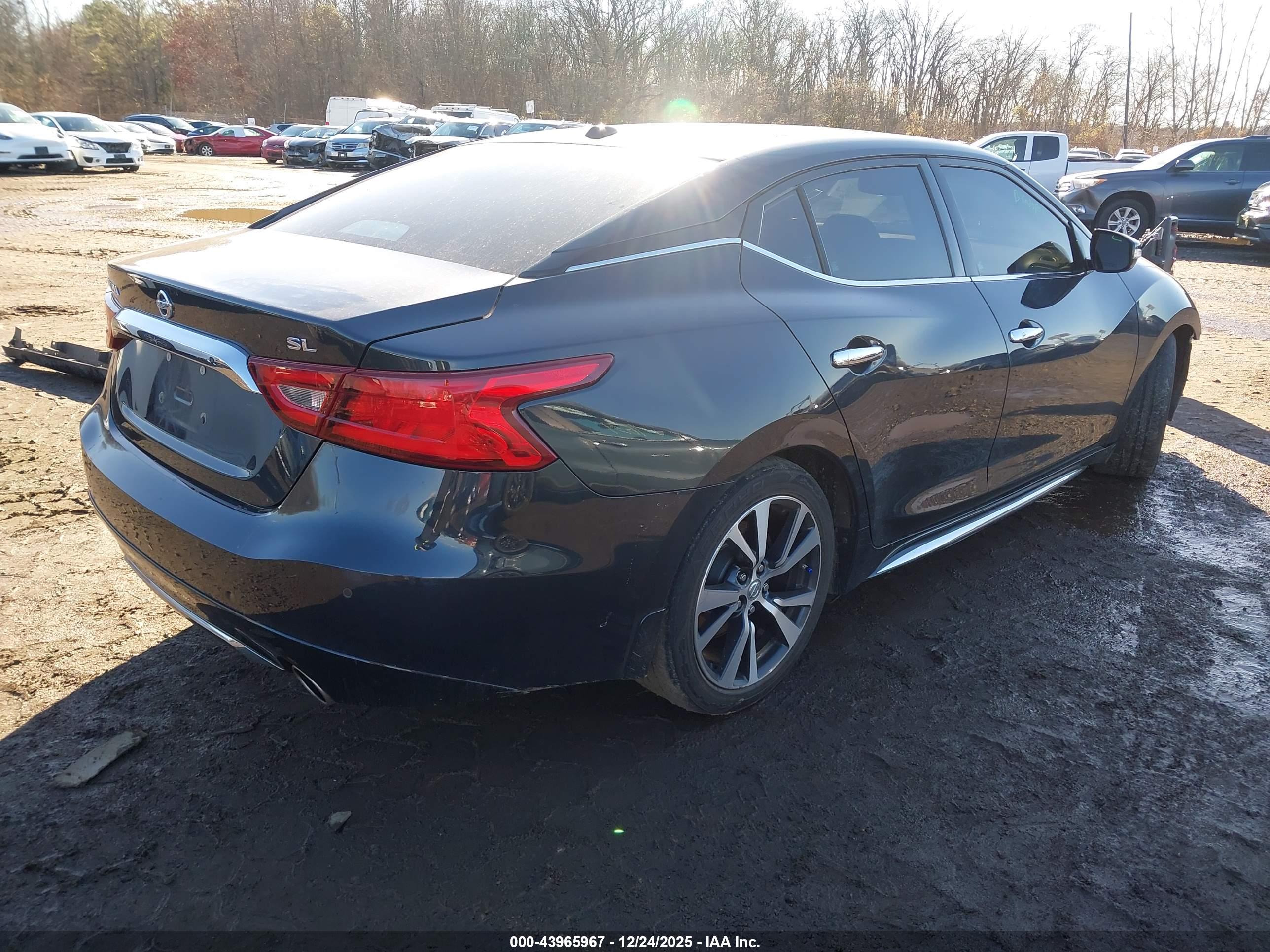 NISSAN MAXIMA image 4