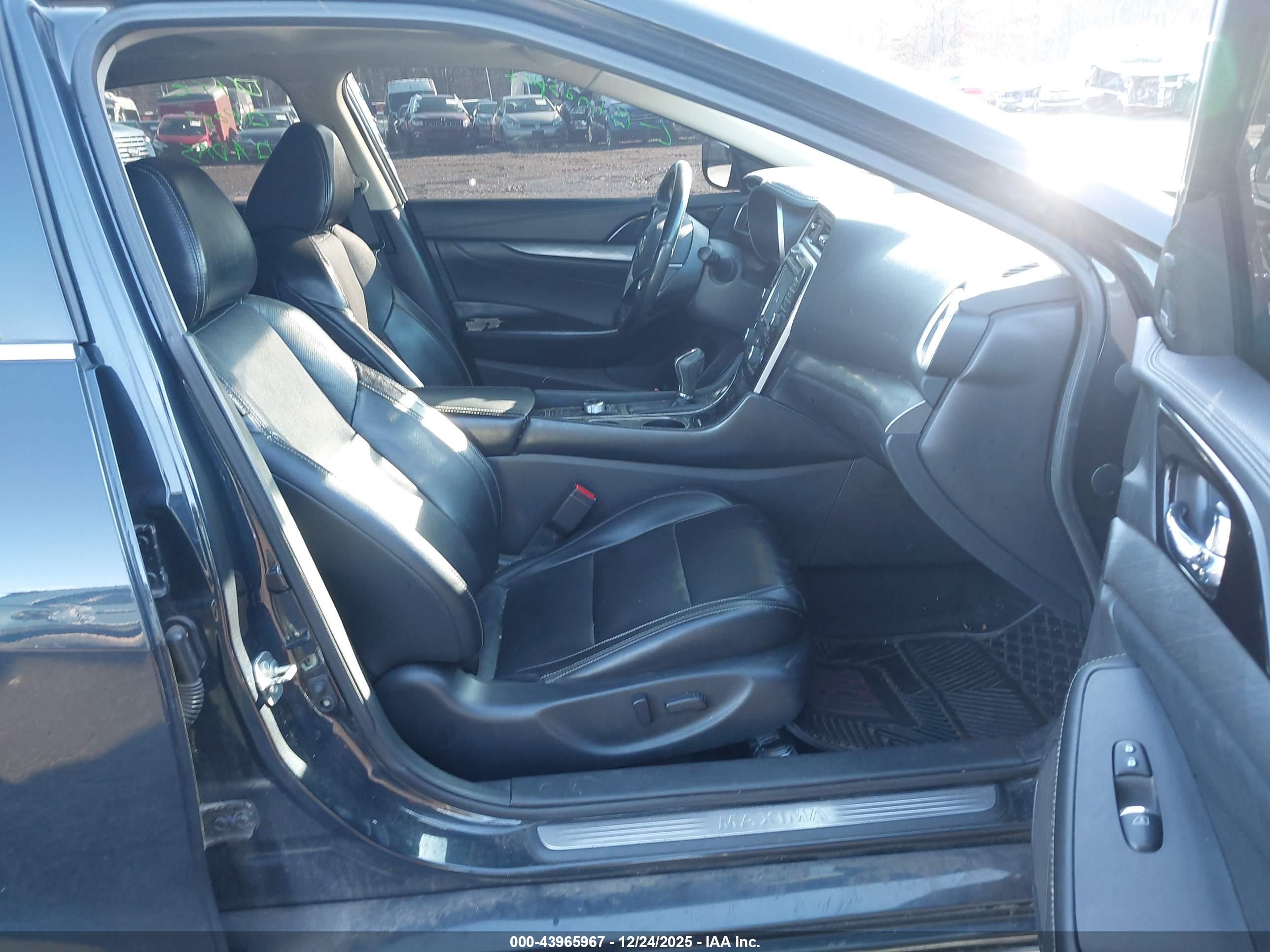 NISSAN MAXIMA image 5