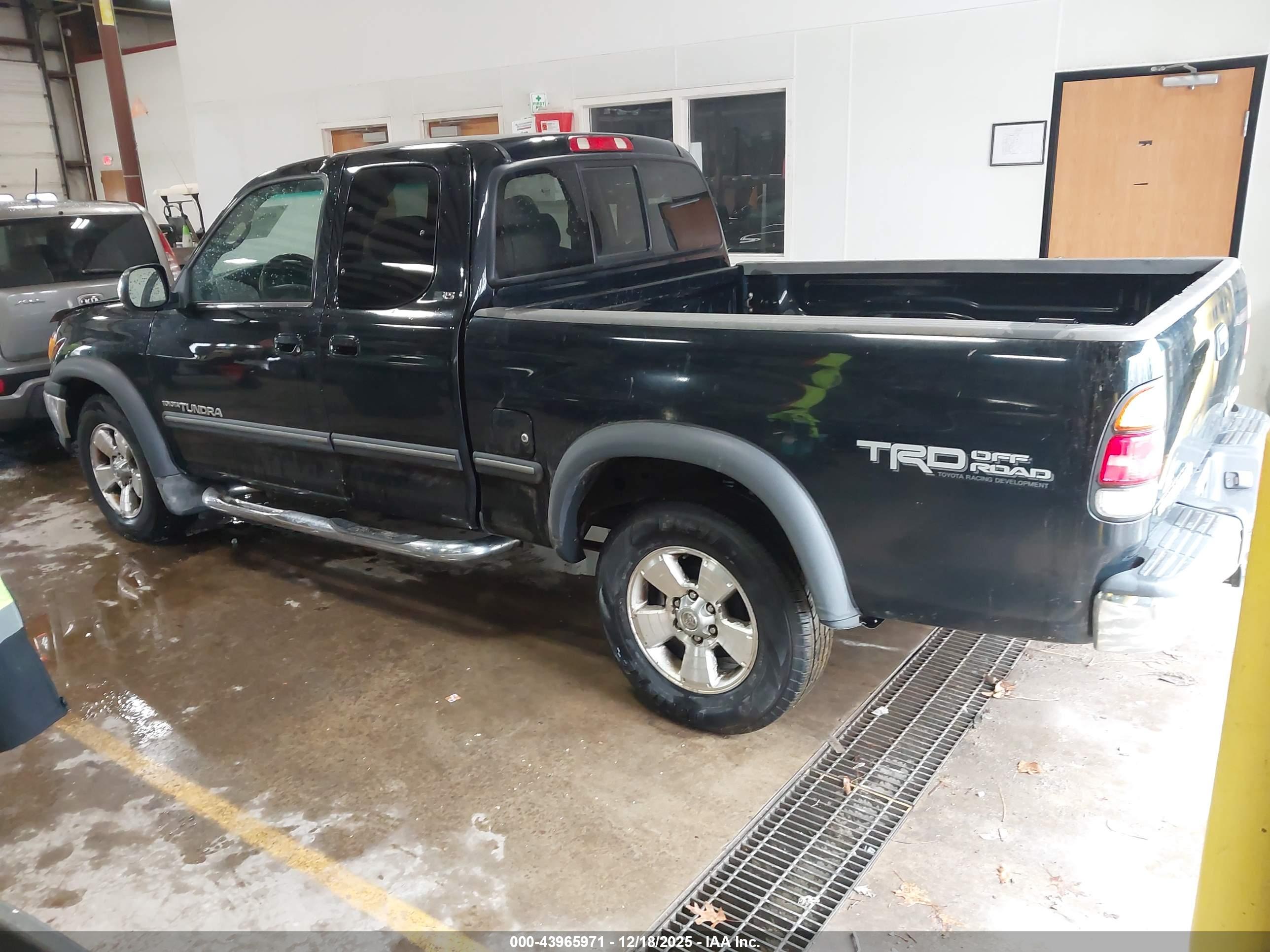 TOYOTA TUNDRA image 3