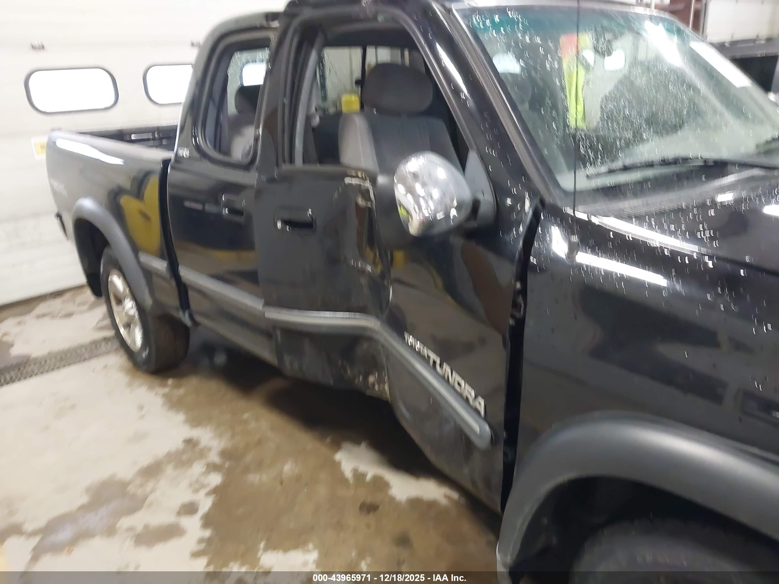 TOYOTA TUNDRA image 6