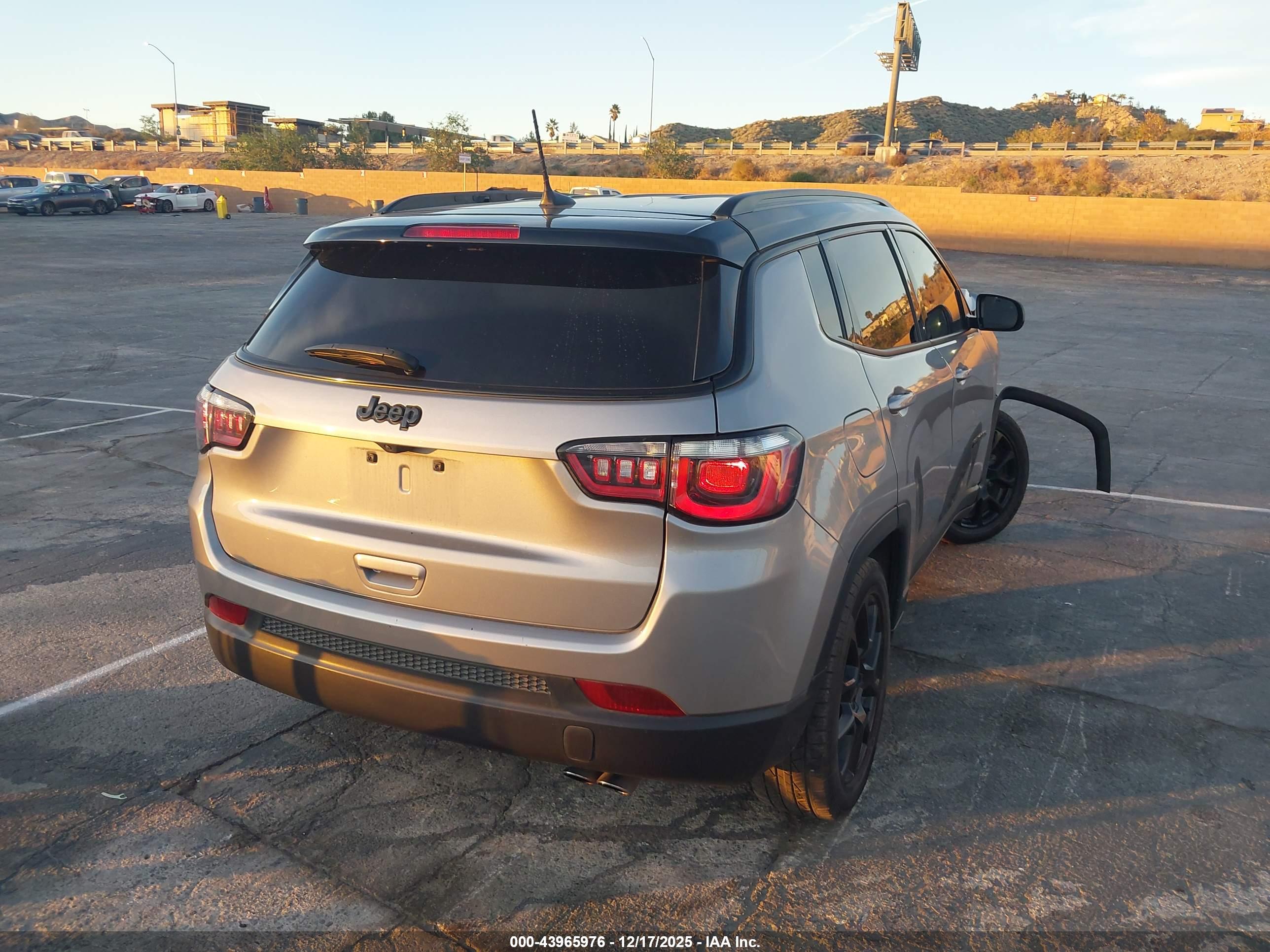 JEEP COMPASS image 4