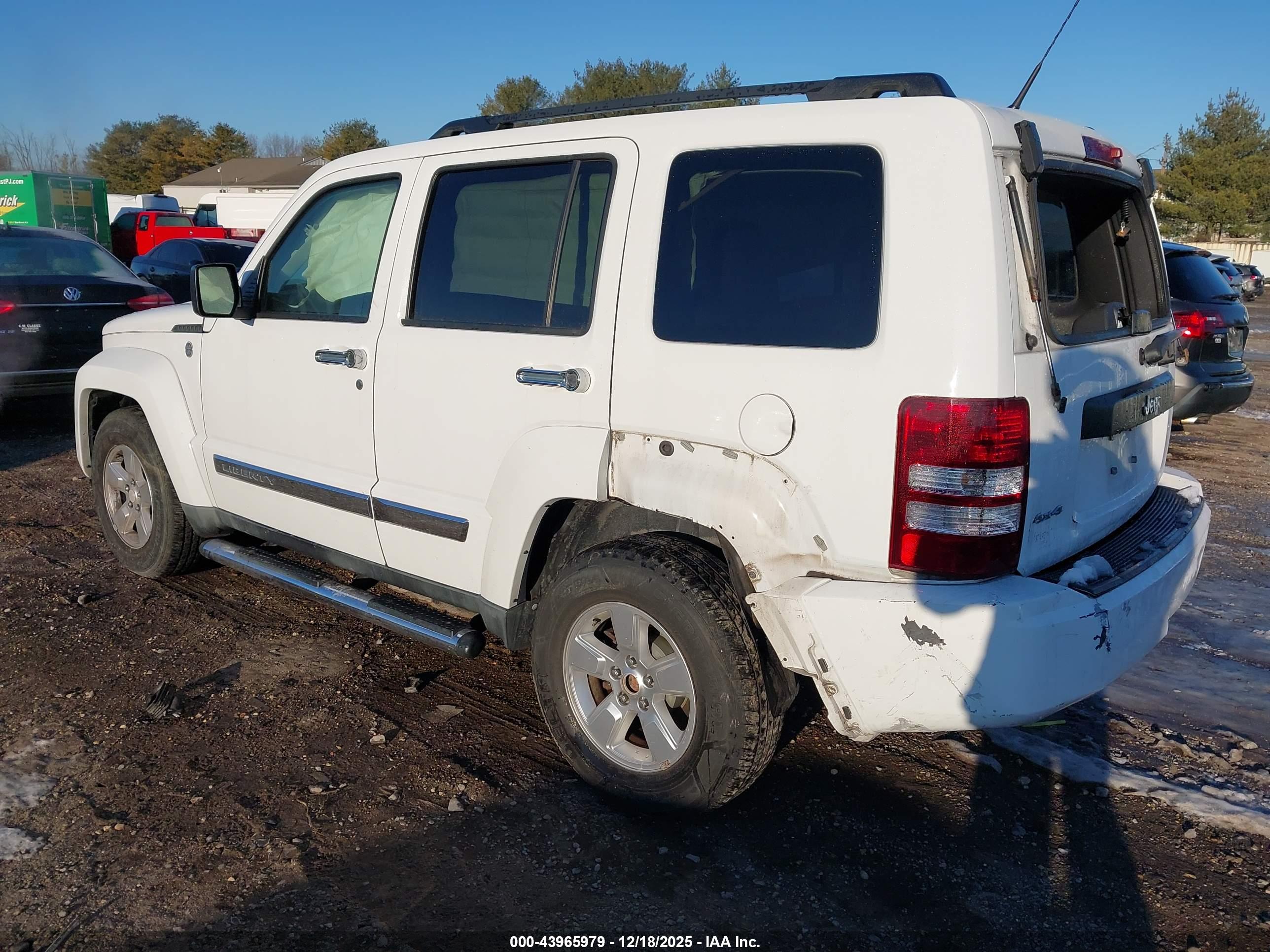 JEEP LIBERTY image 3