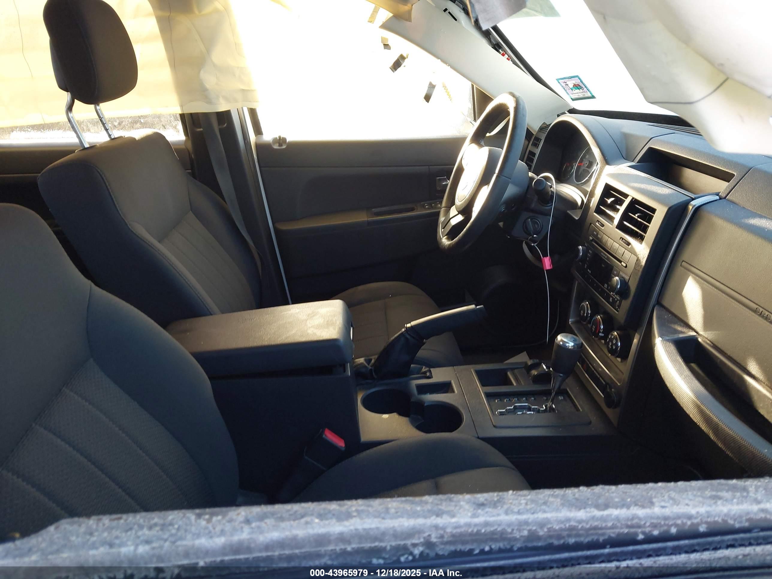JEEP LIBERTY image 5
