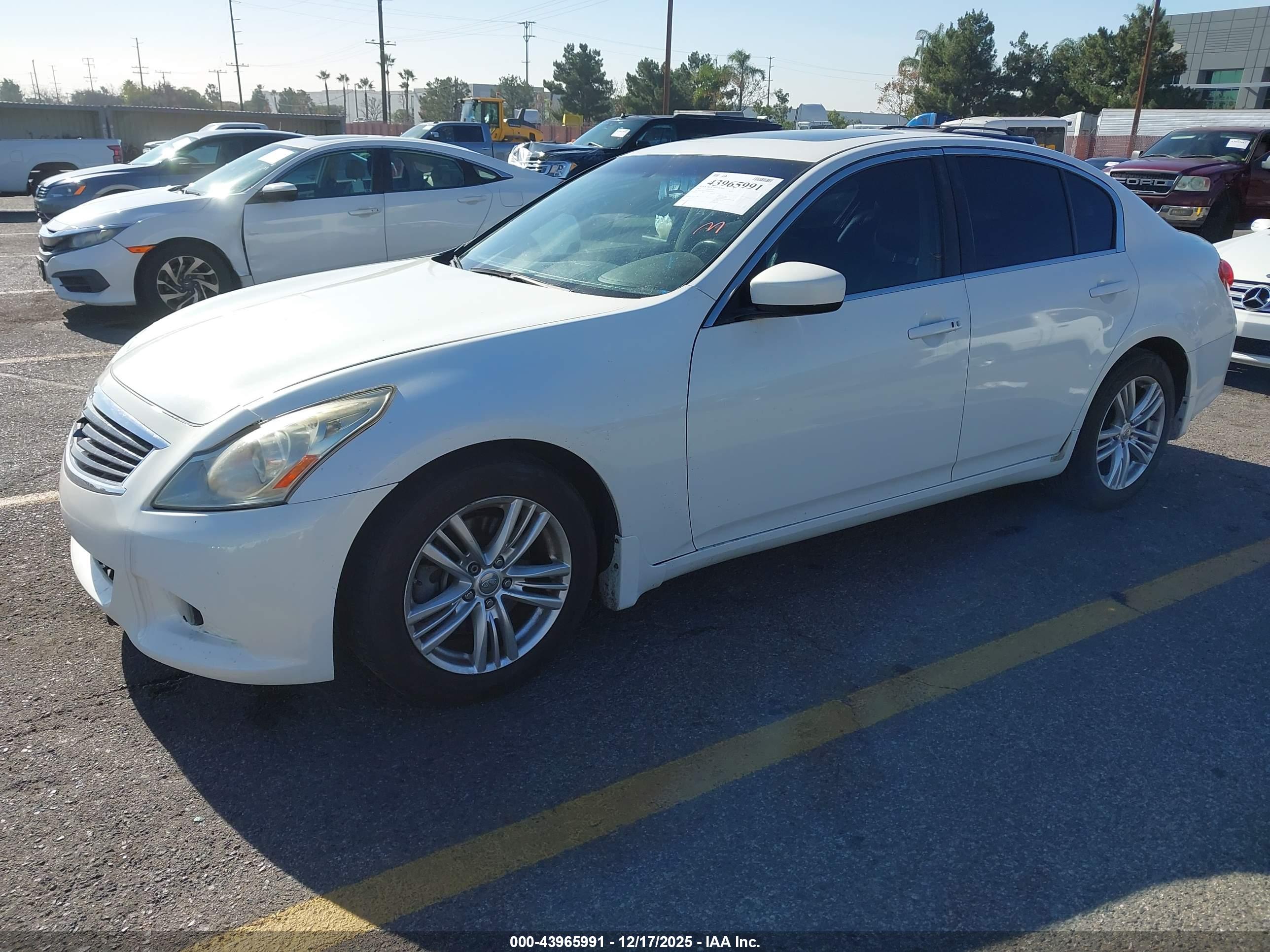 INFINITI G37 image 2