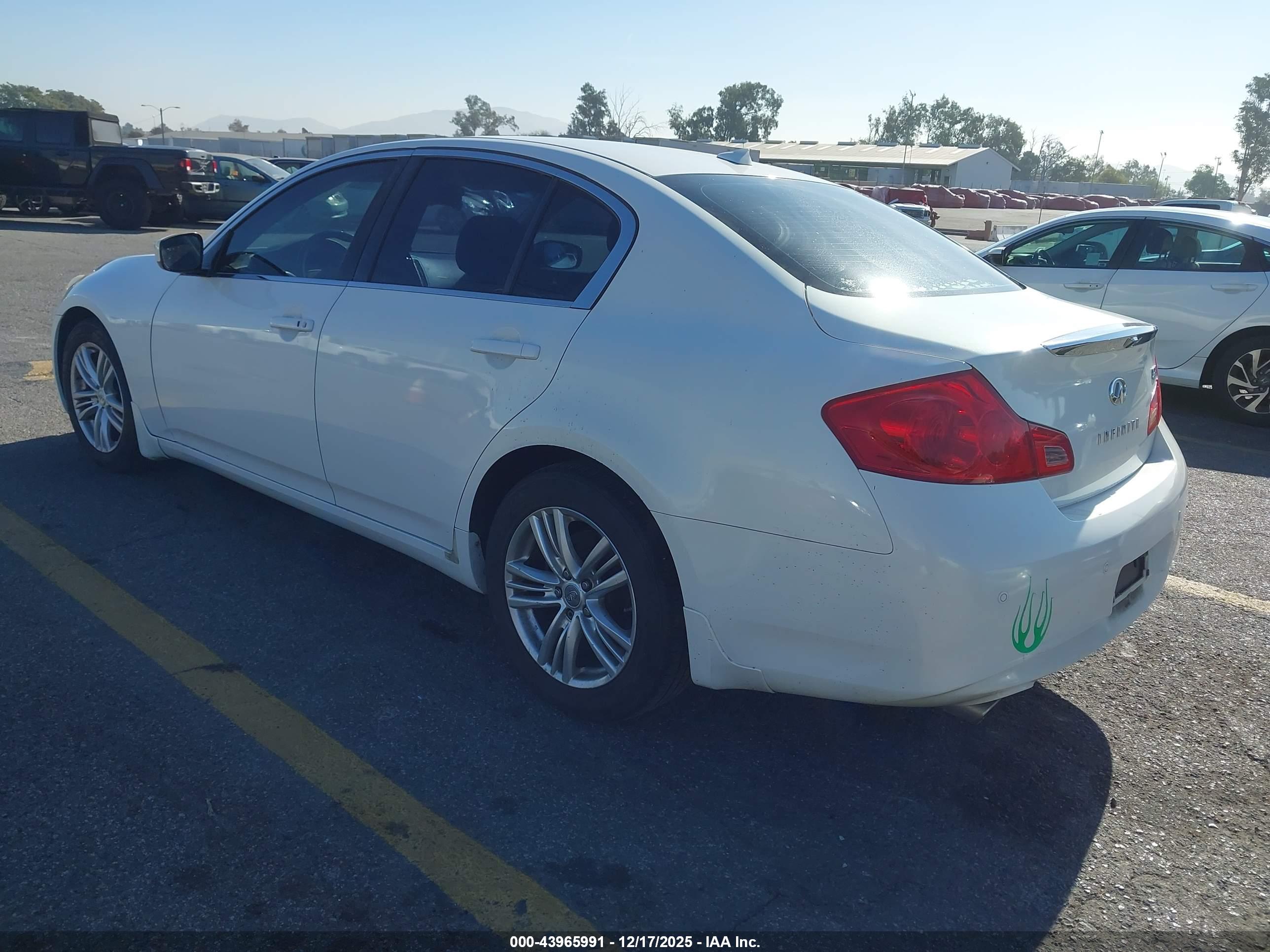 INFINITI G37 image 3
