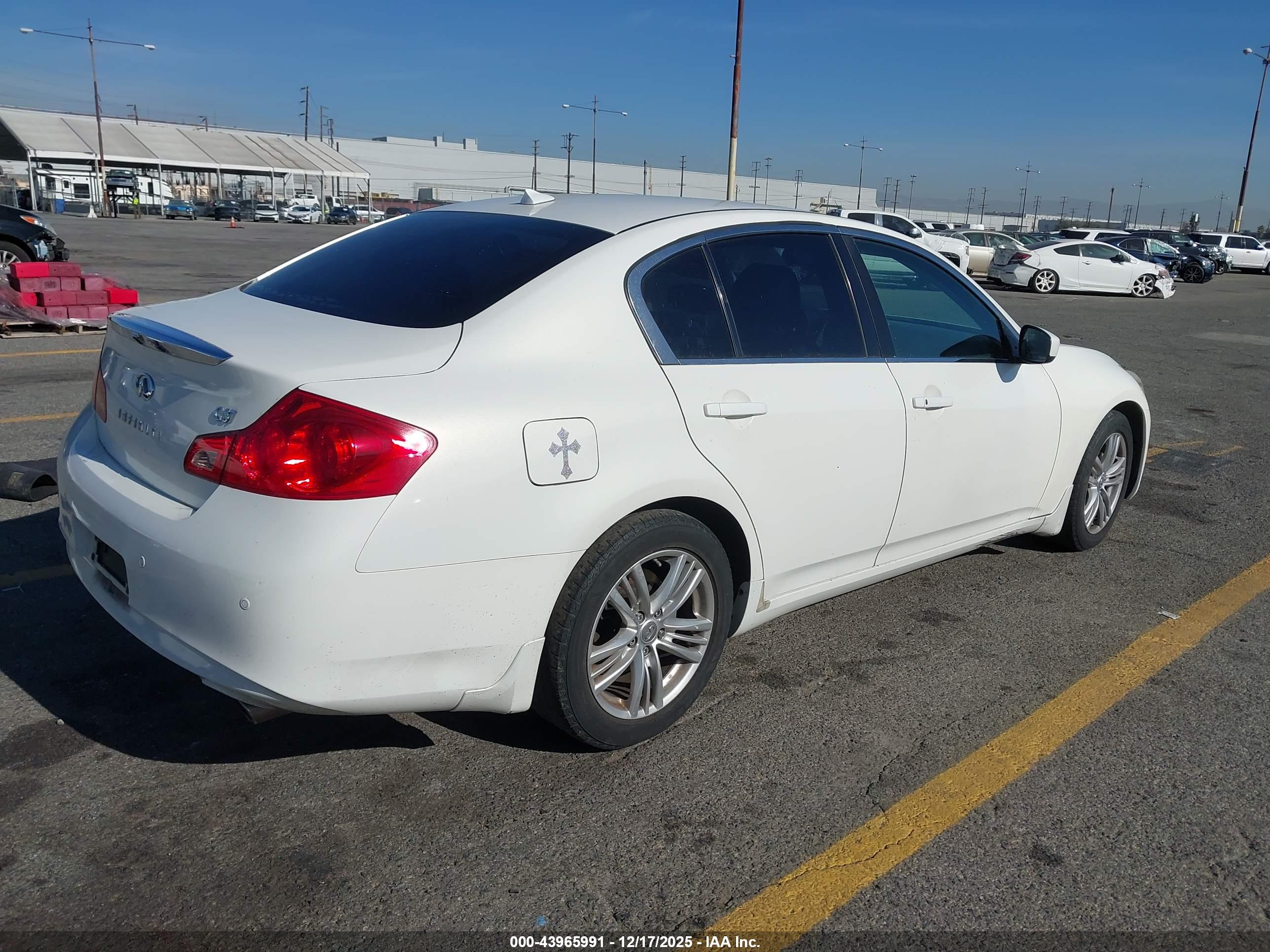 INFINITI G37 image 4