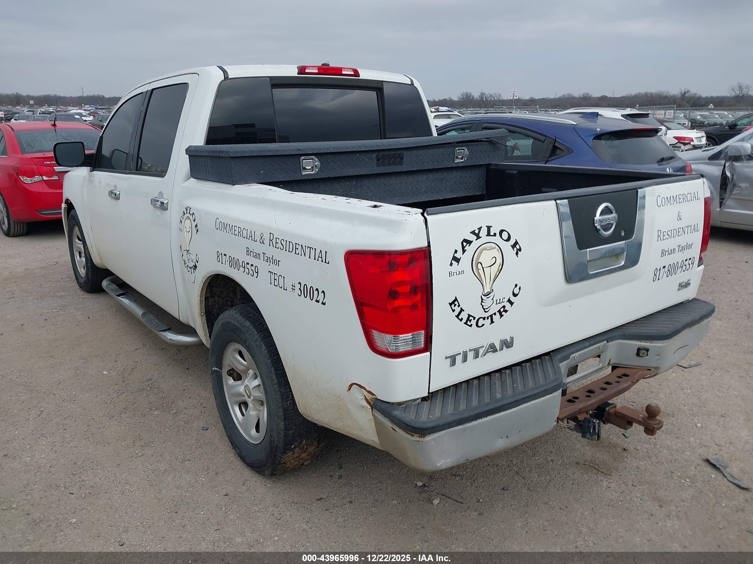 NISSAN TITAN image 3