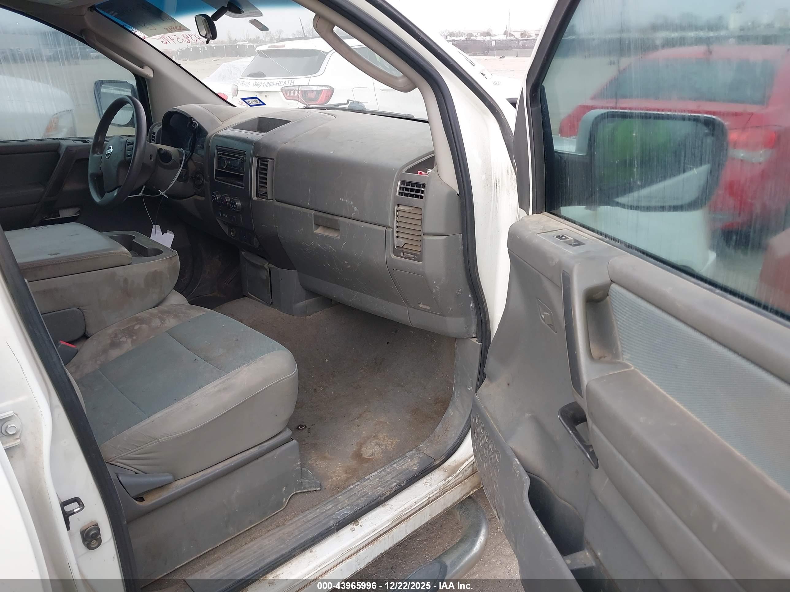 NISSAN TITAN image 5