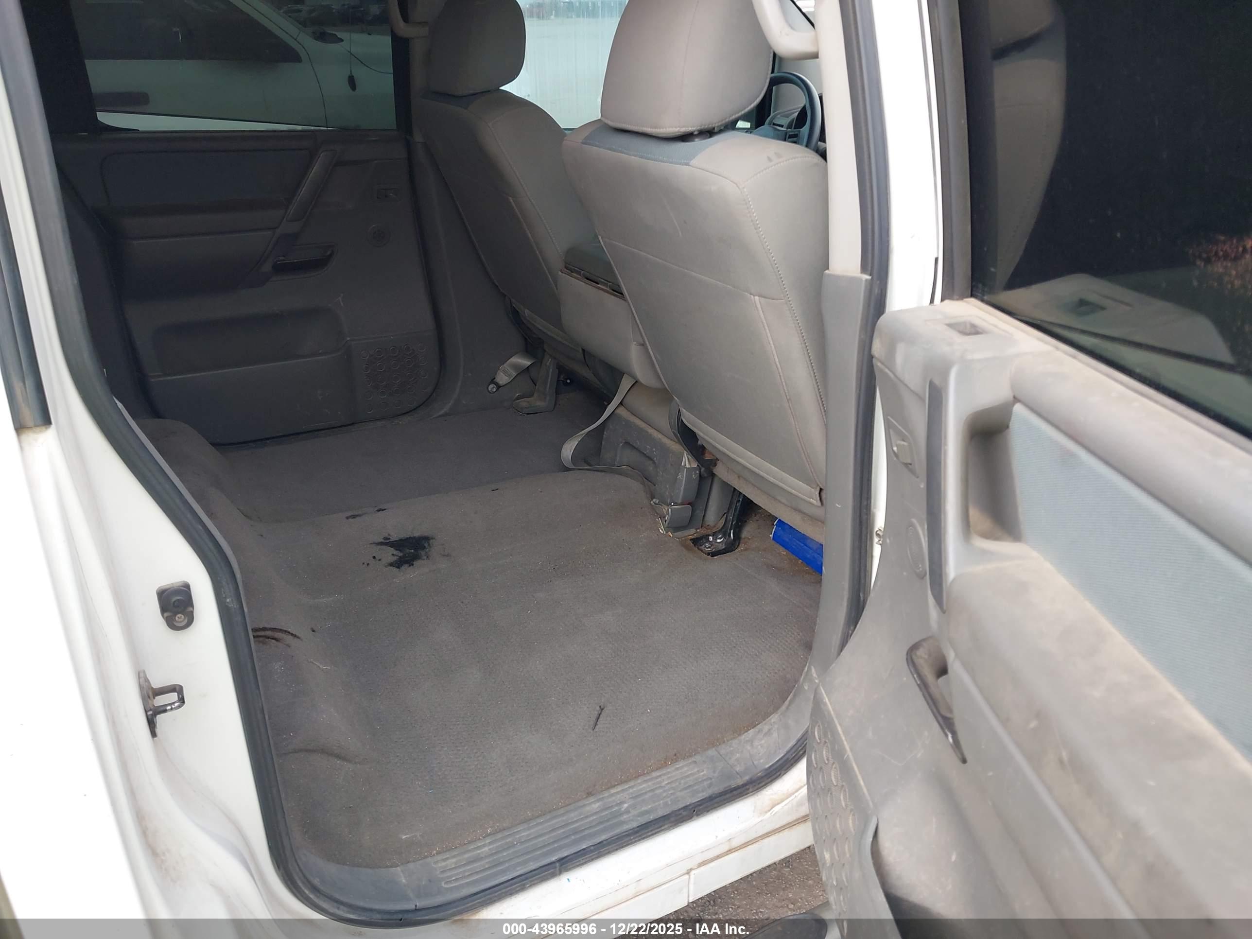 NISSAN TITAN image 8