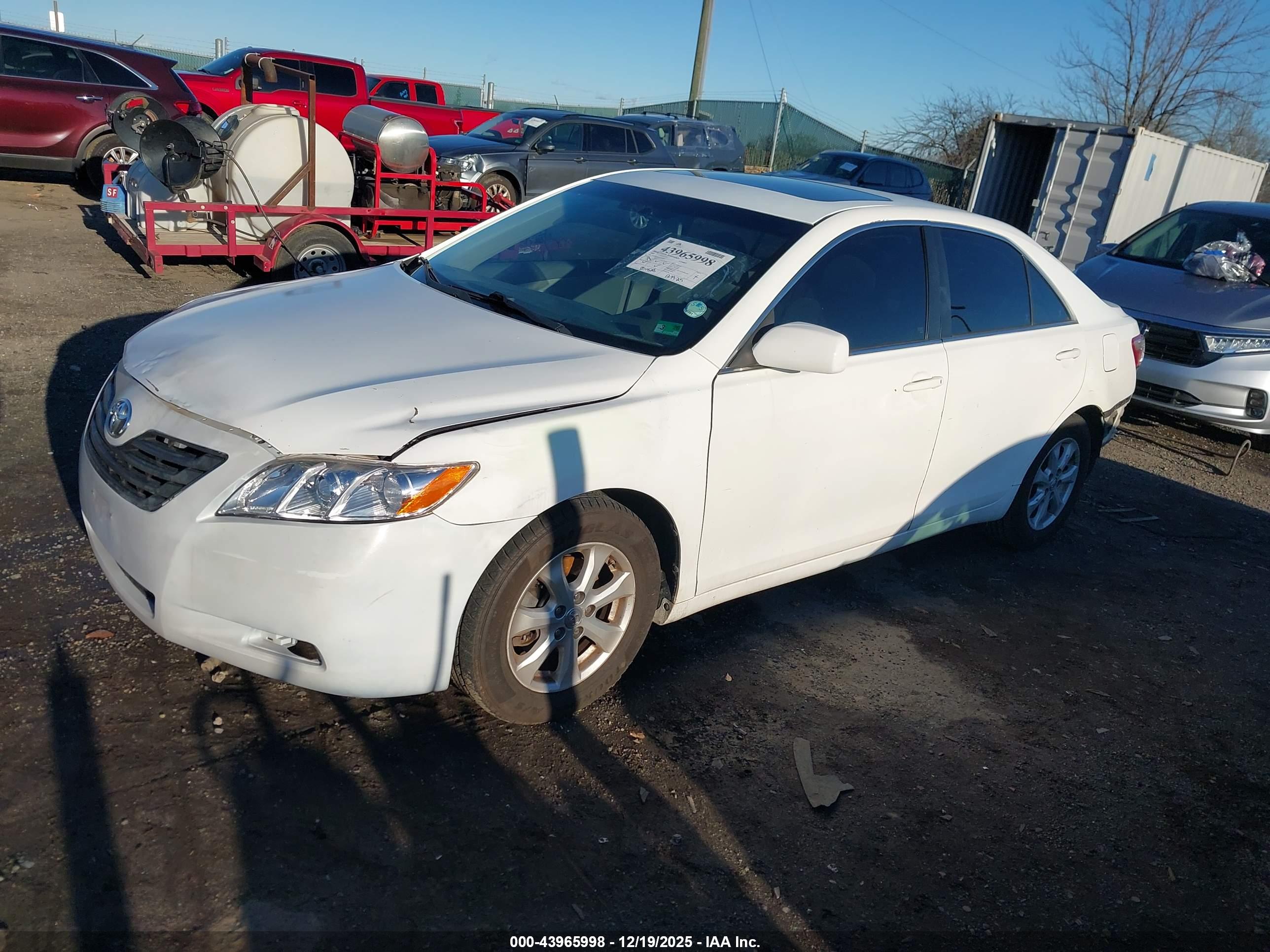 TOYOTA CAMRY image 2