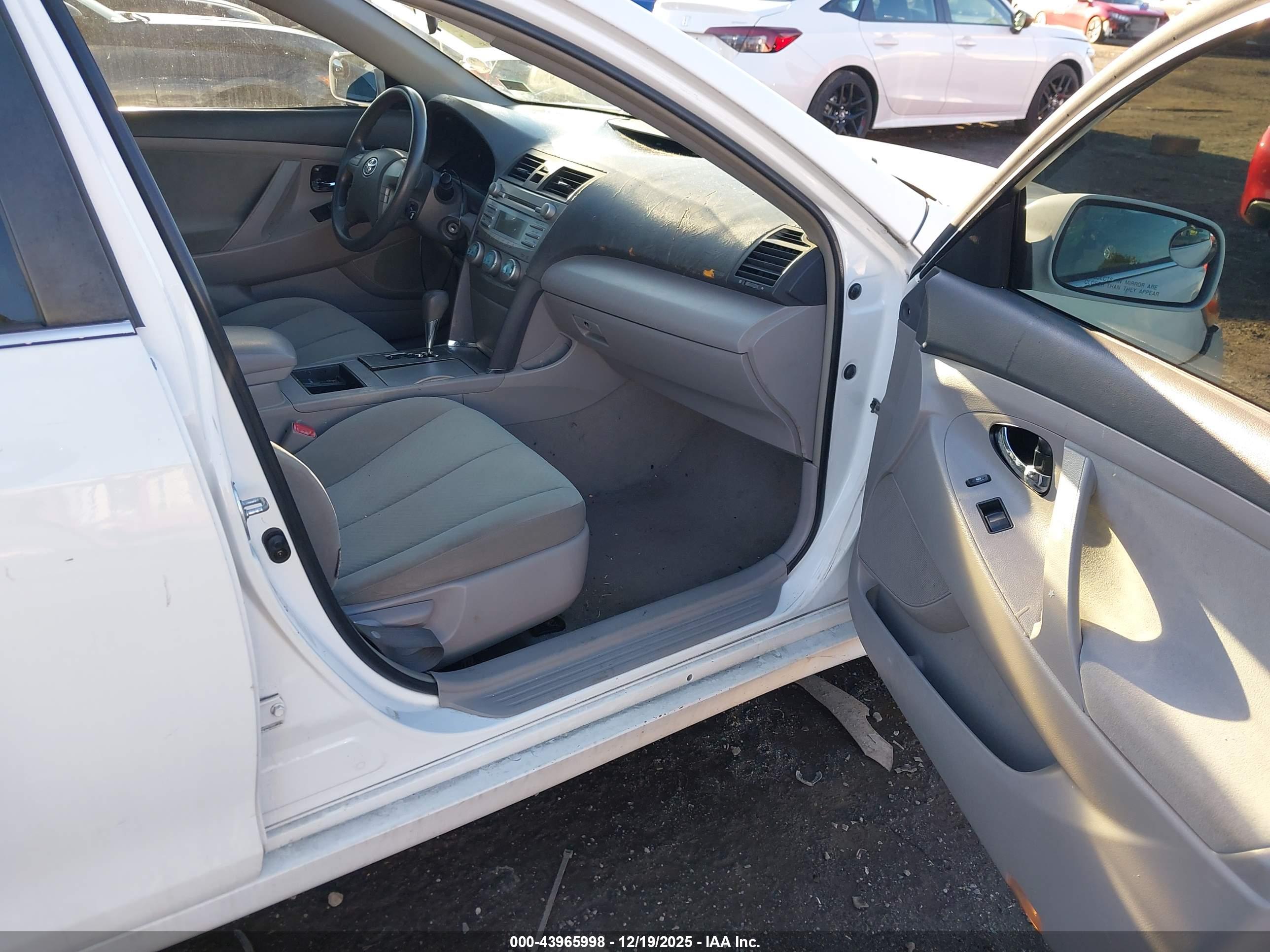TOYOTA CAMRY image 5