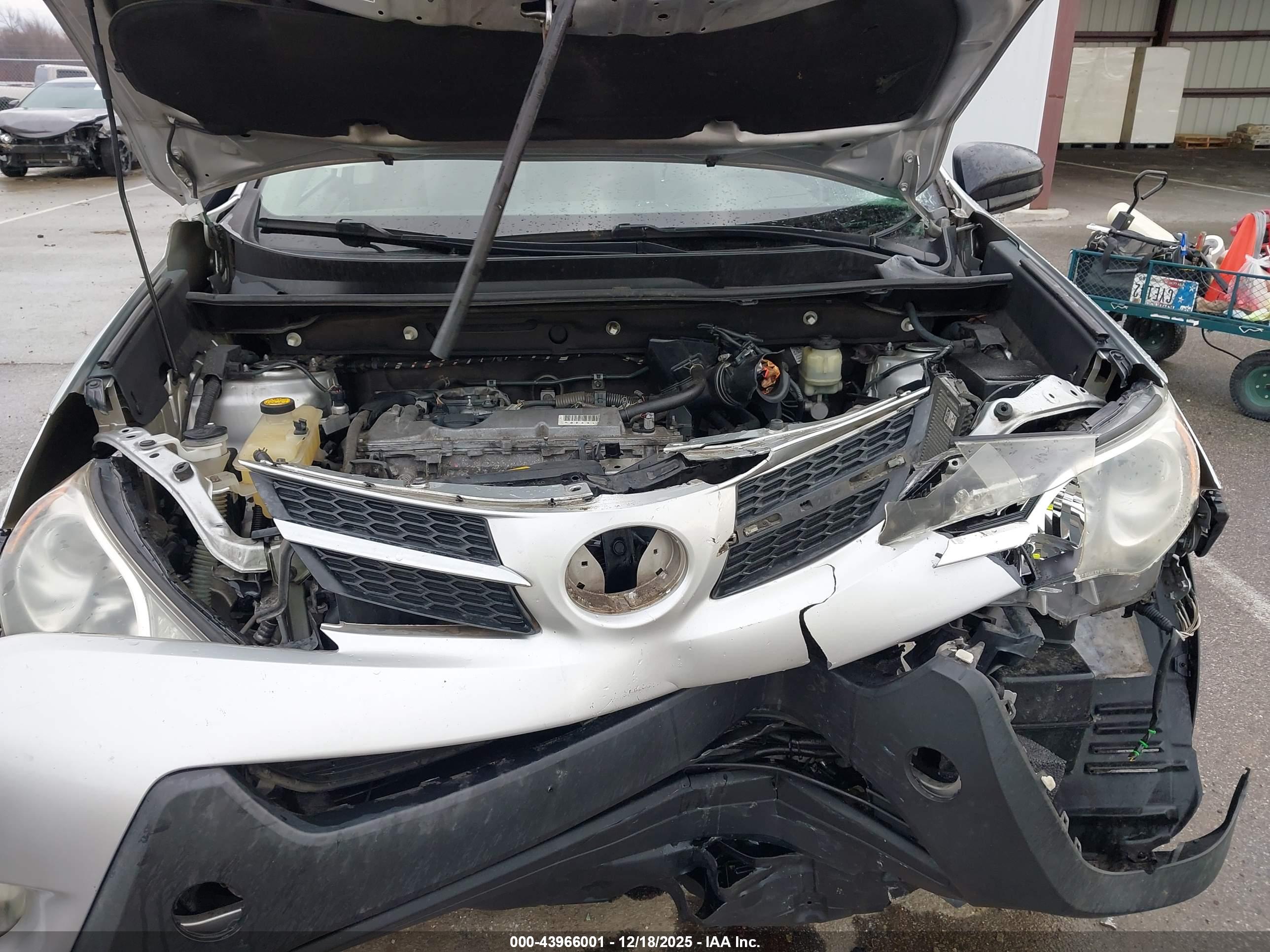 TOYOTA RAV4 image 10