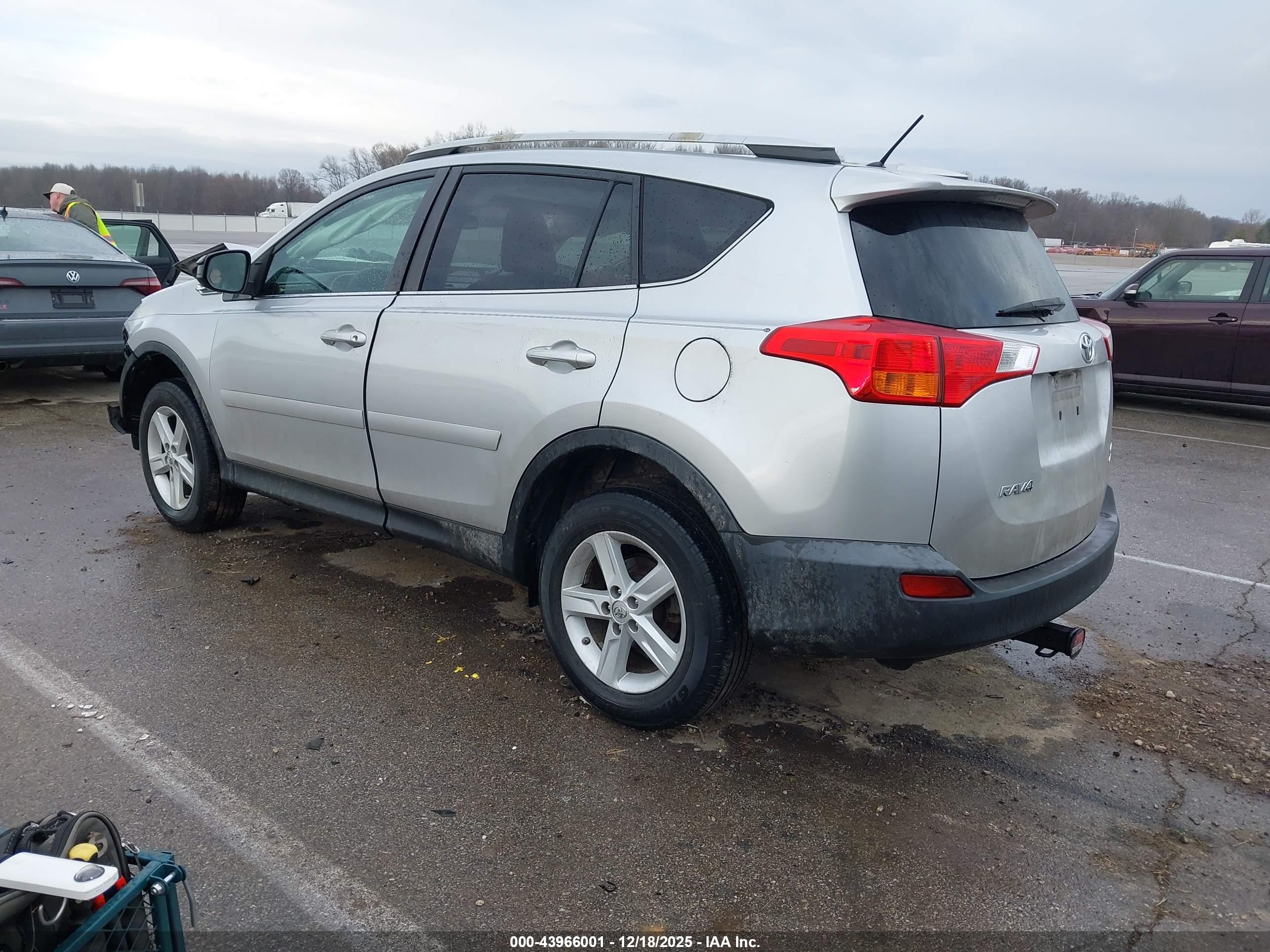 TOYOTA RAV4 image 3