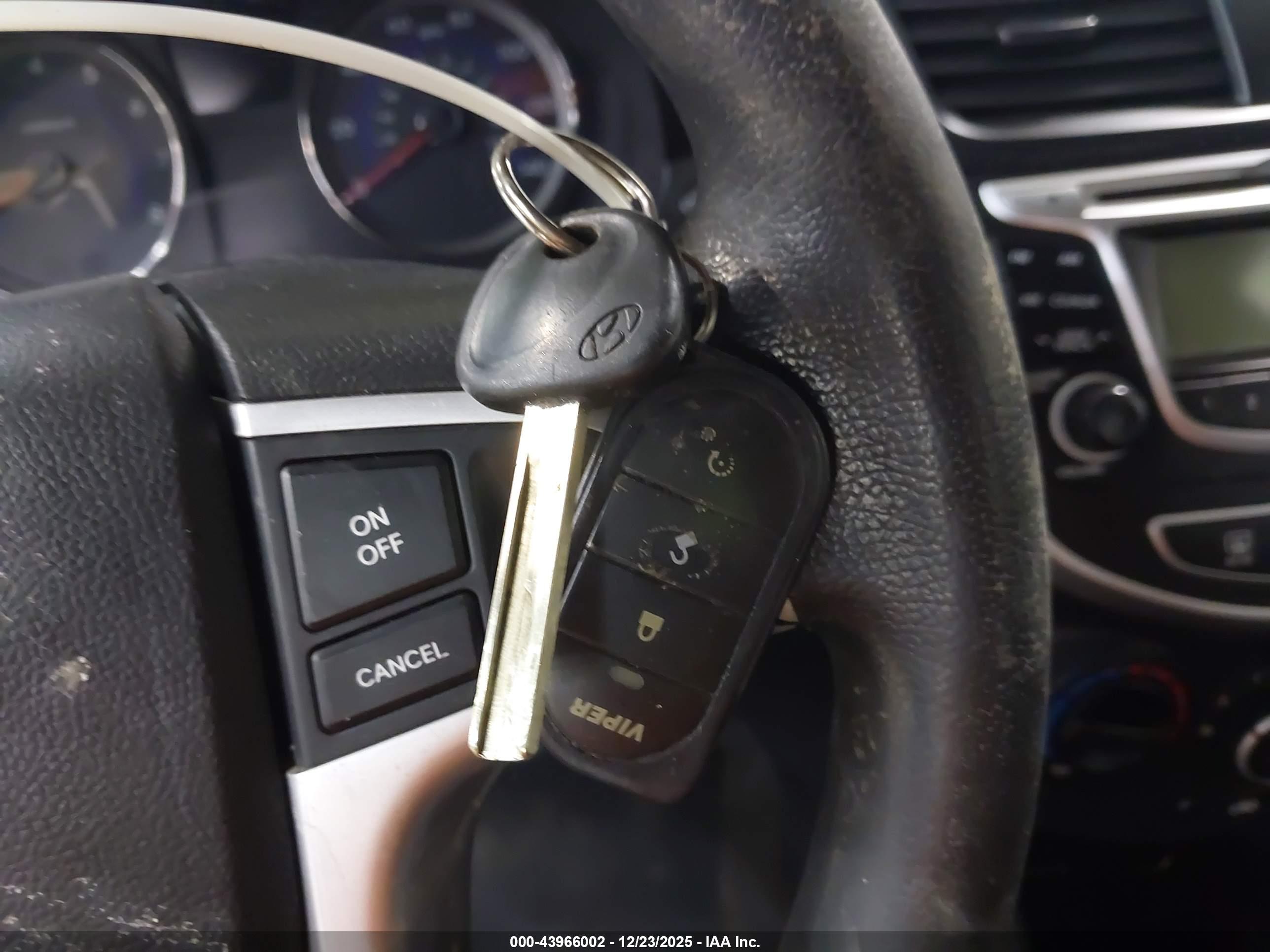HYUNDAI ACCENT image 11