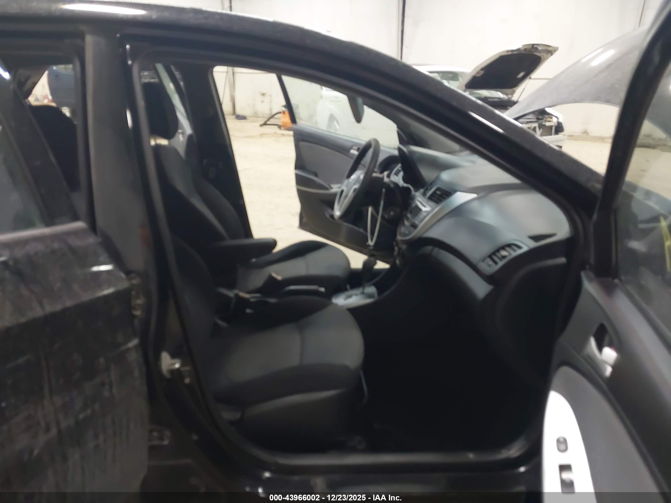 HYUNDAI ACCENT image 5