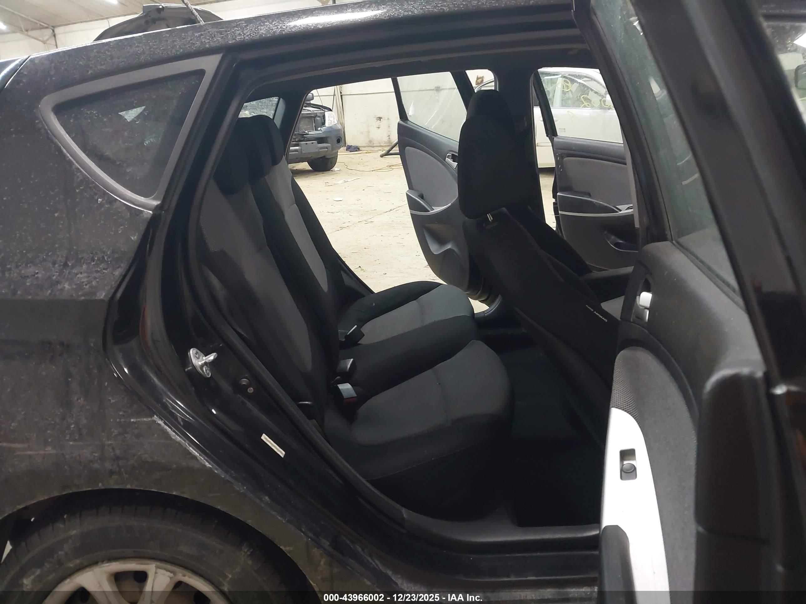 HYUNDAI ACCENT image 8