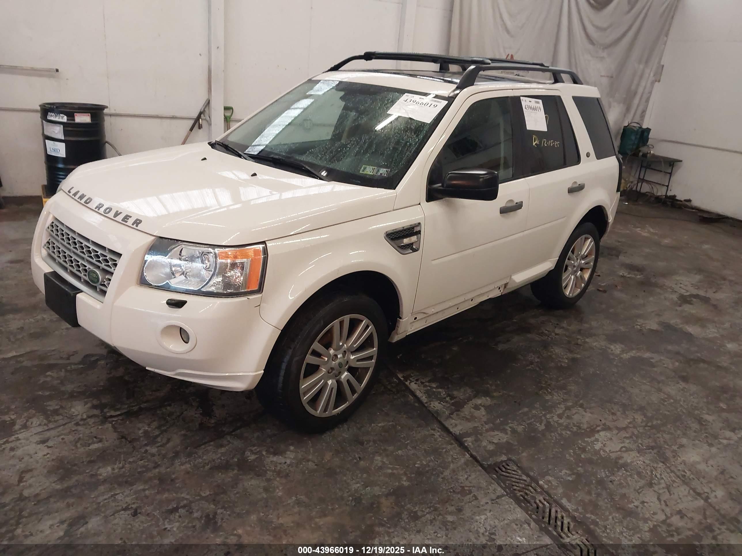 LAND ROVER image 2