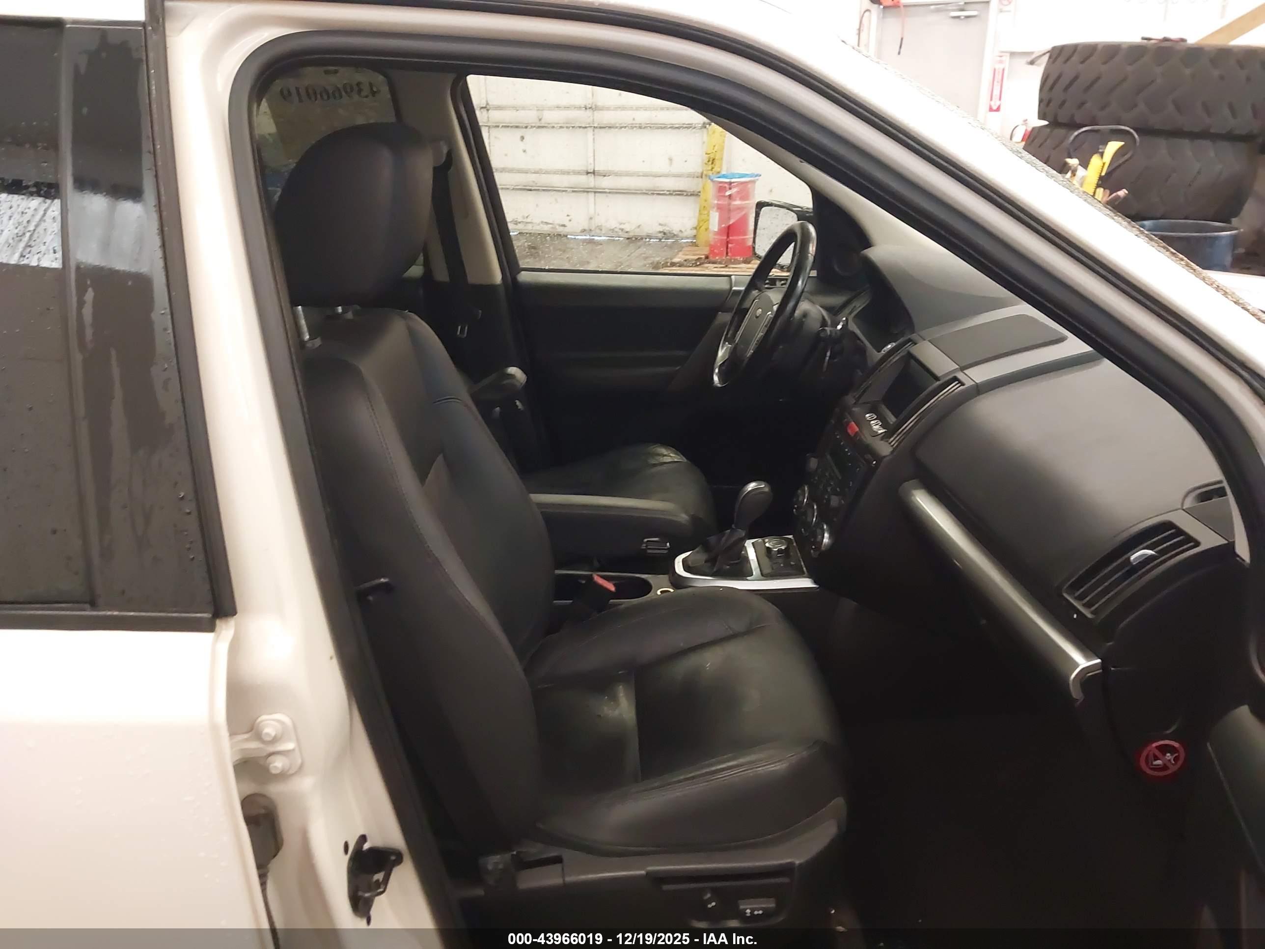 LAND ROVER image 5