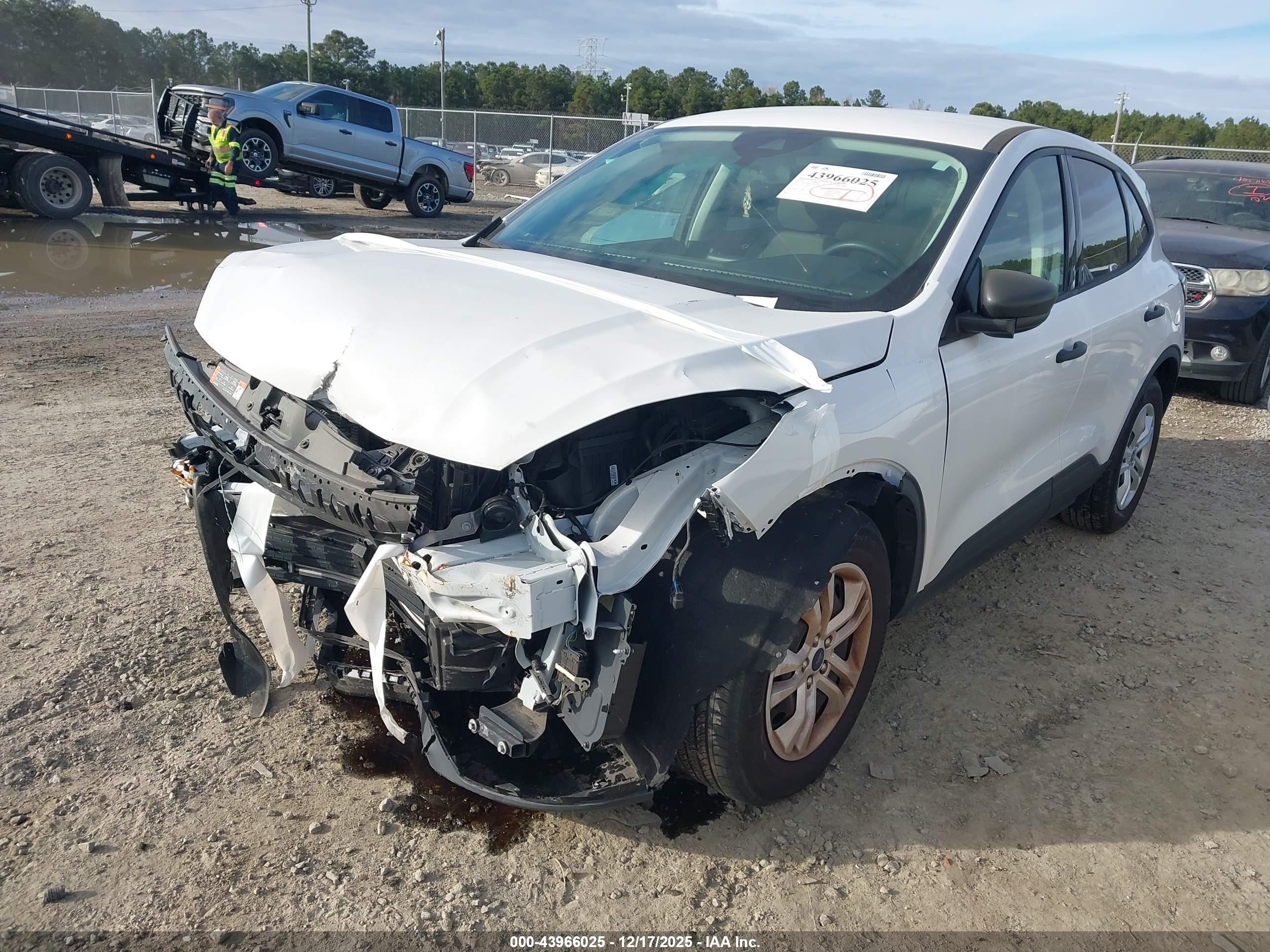 FORD ESCAPE image 2