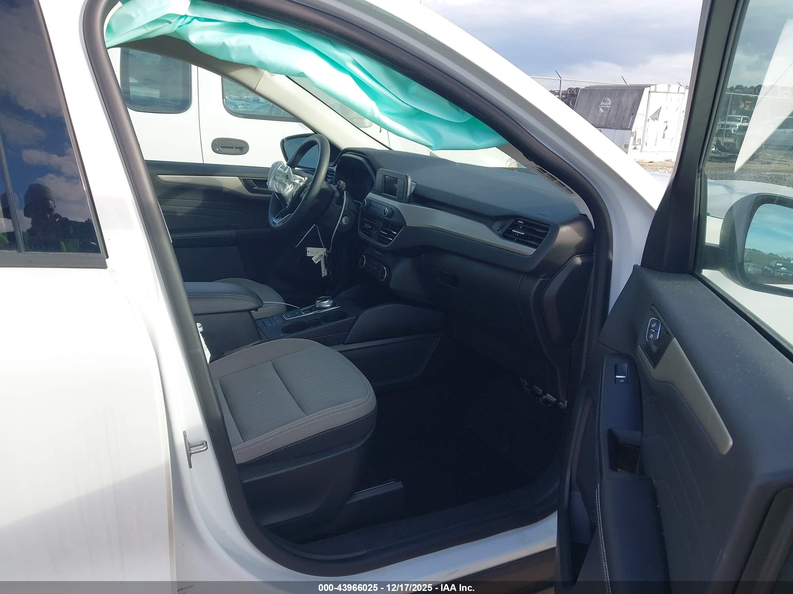 FORD ESCAPE image 5