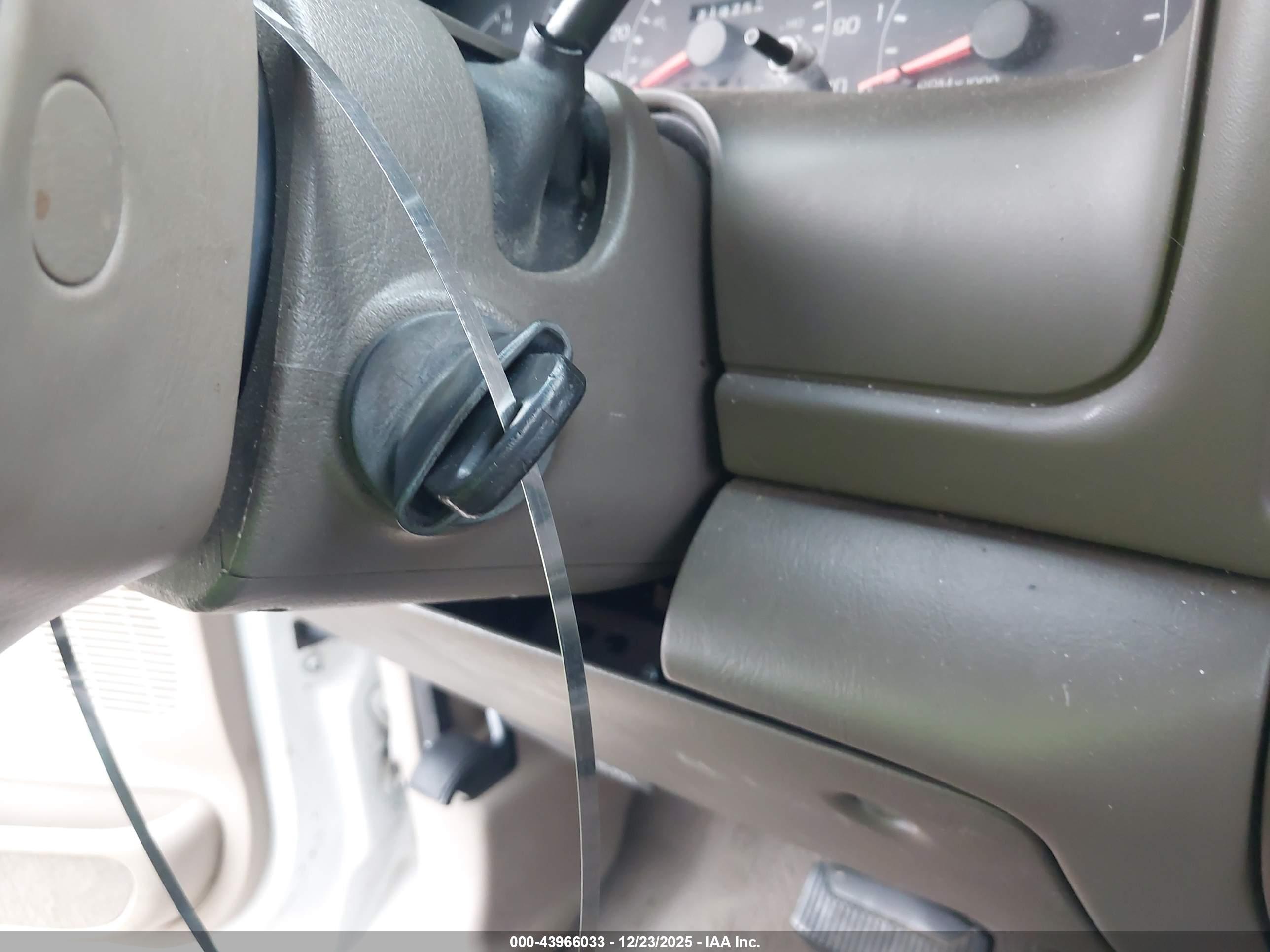 FORD EXCURSION image 11