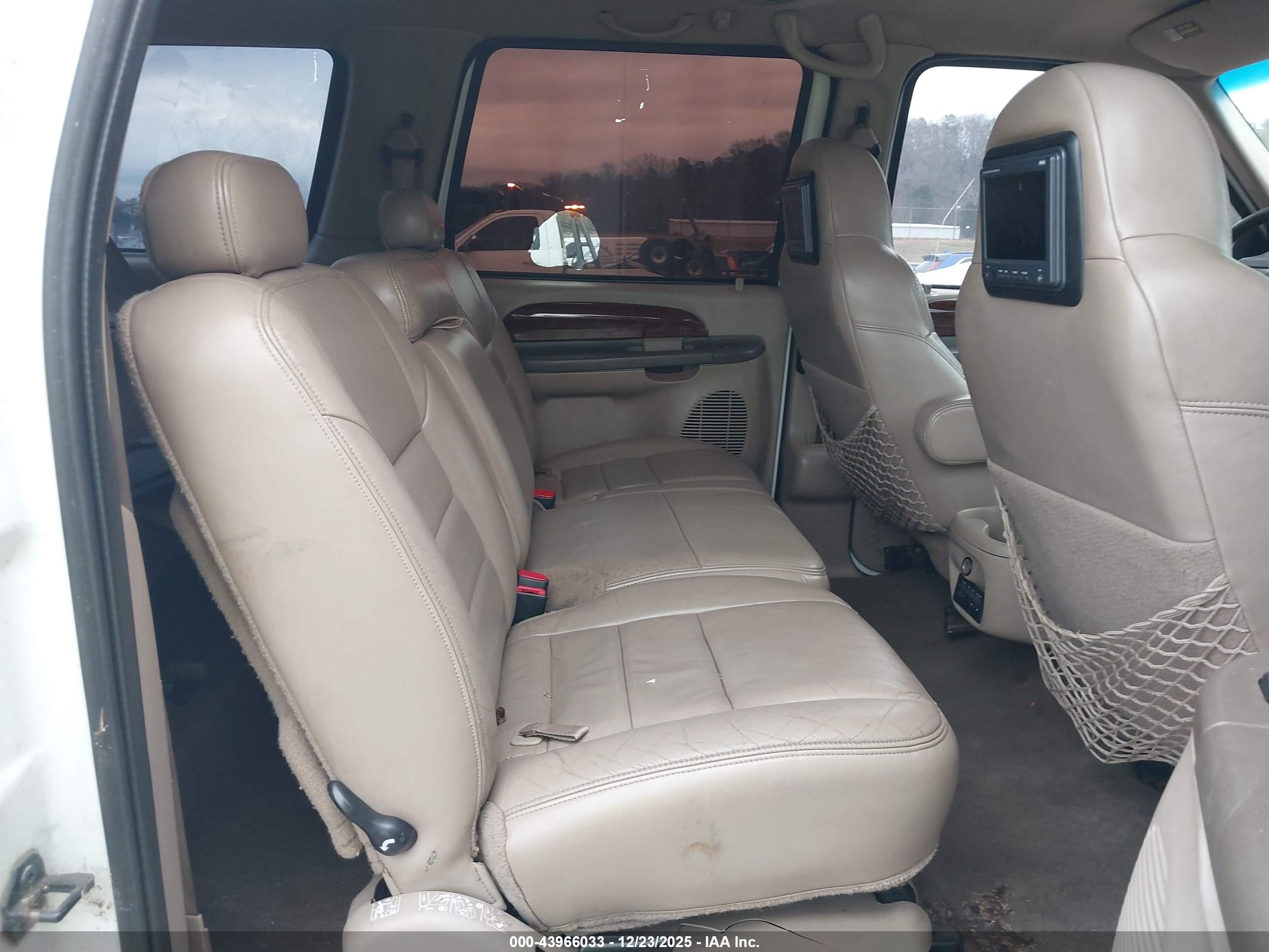 FORD EXCURSION image 8