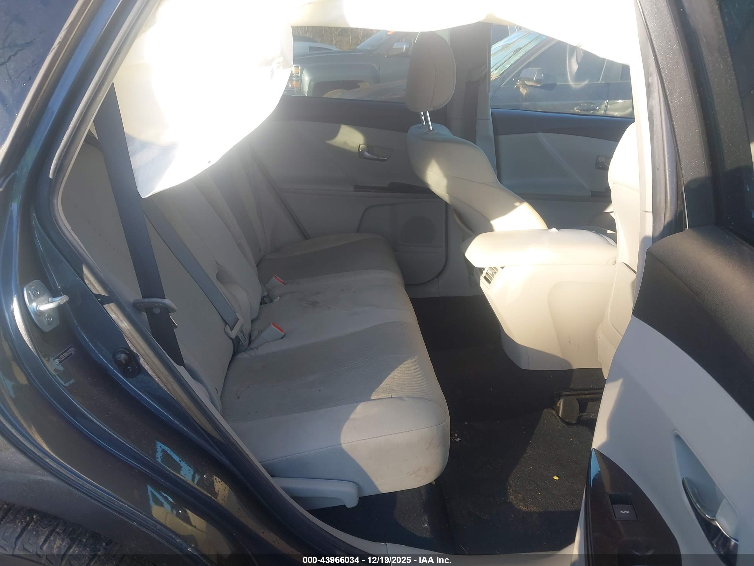 TOYOTA VENZA image 8