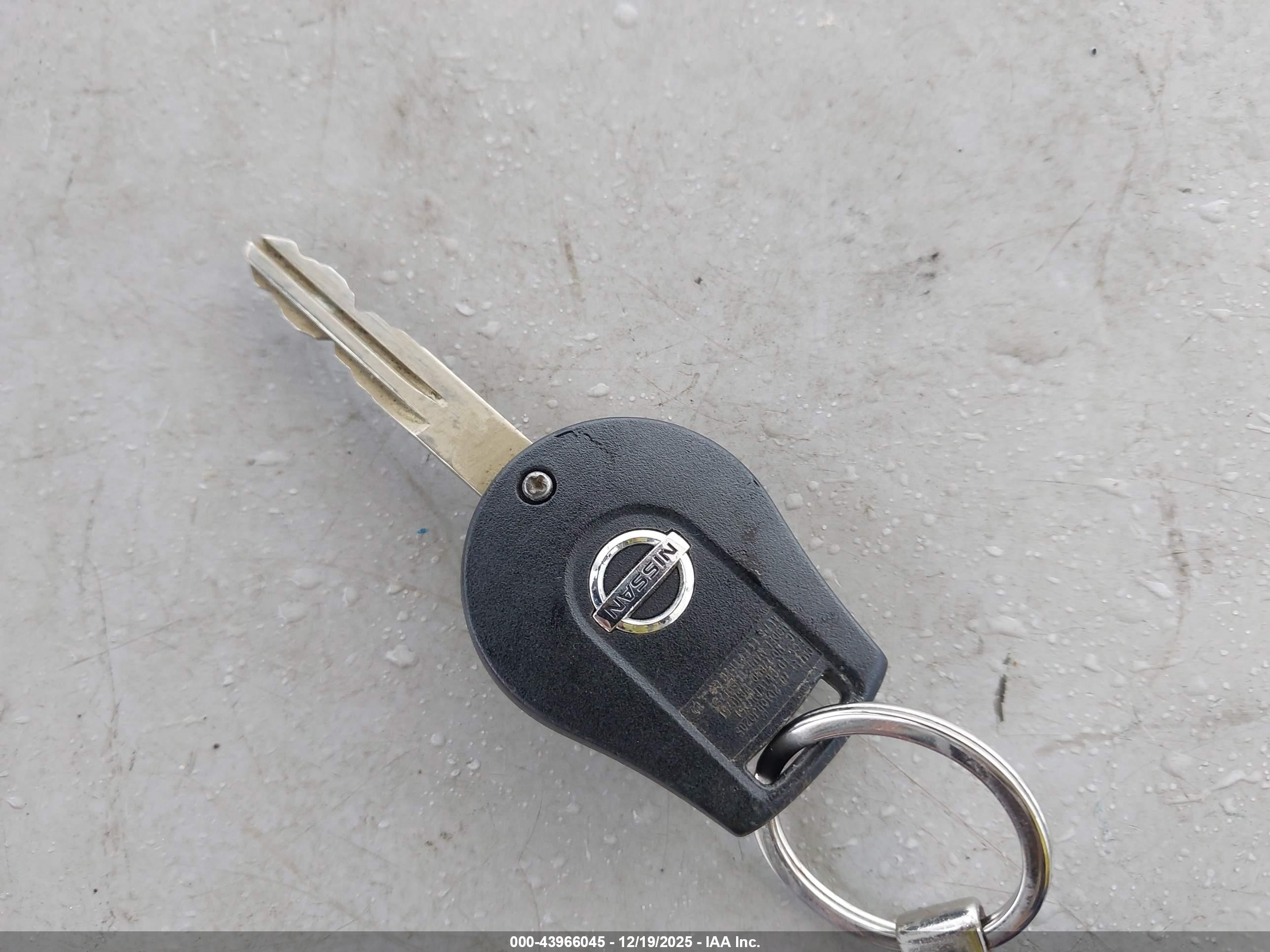 NISSAN VERSA image 11