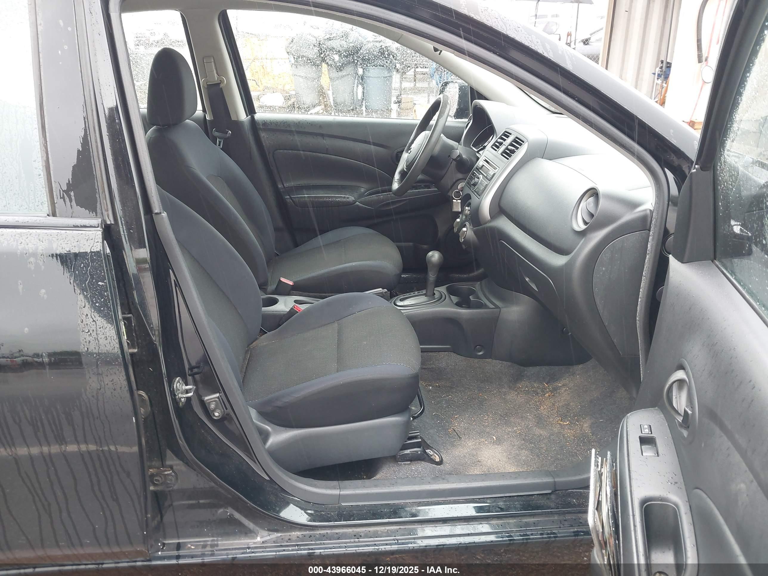 NISSAN VERSA image 5