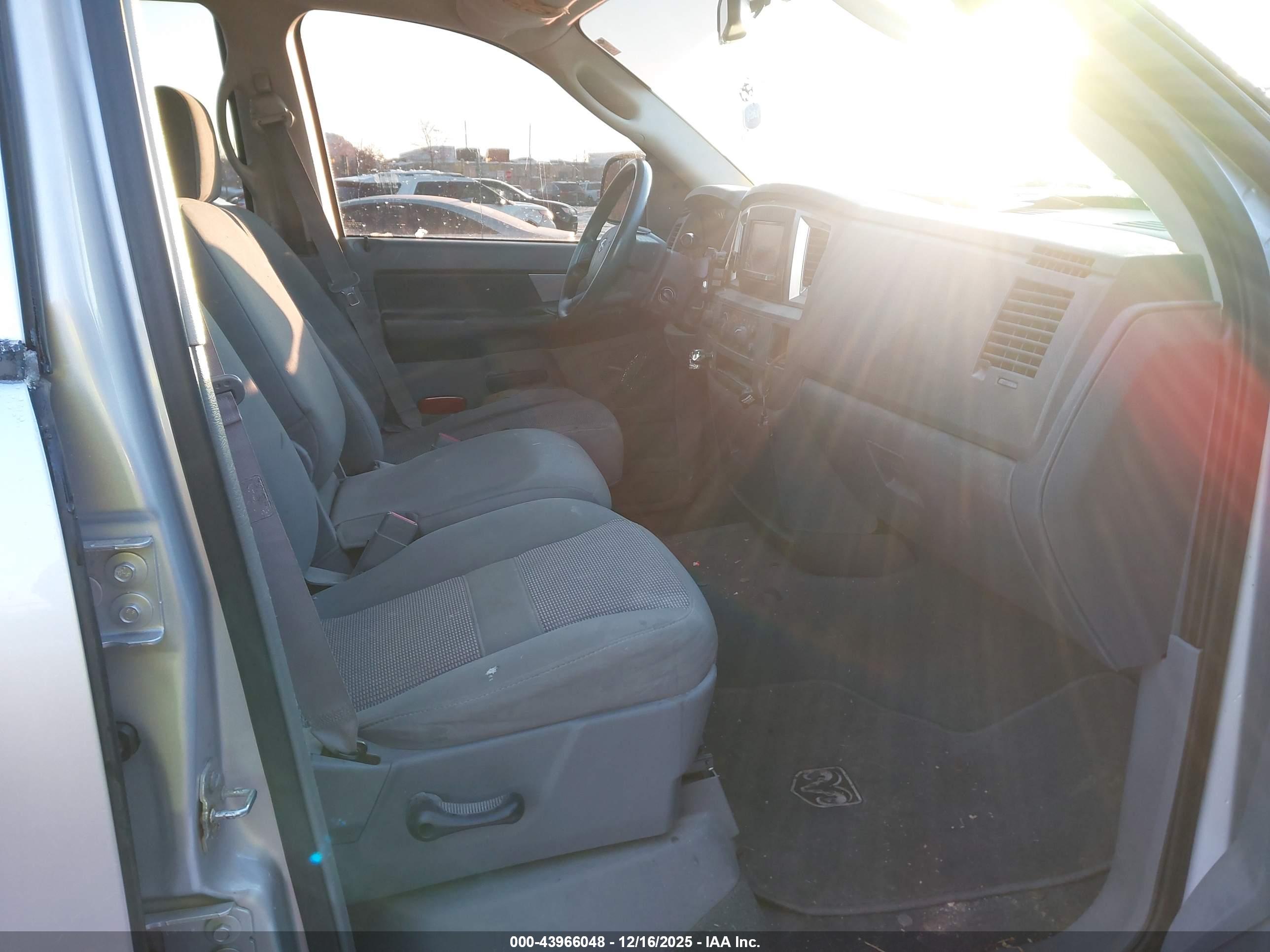 DODGE RAM image 5