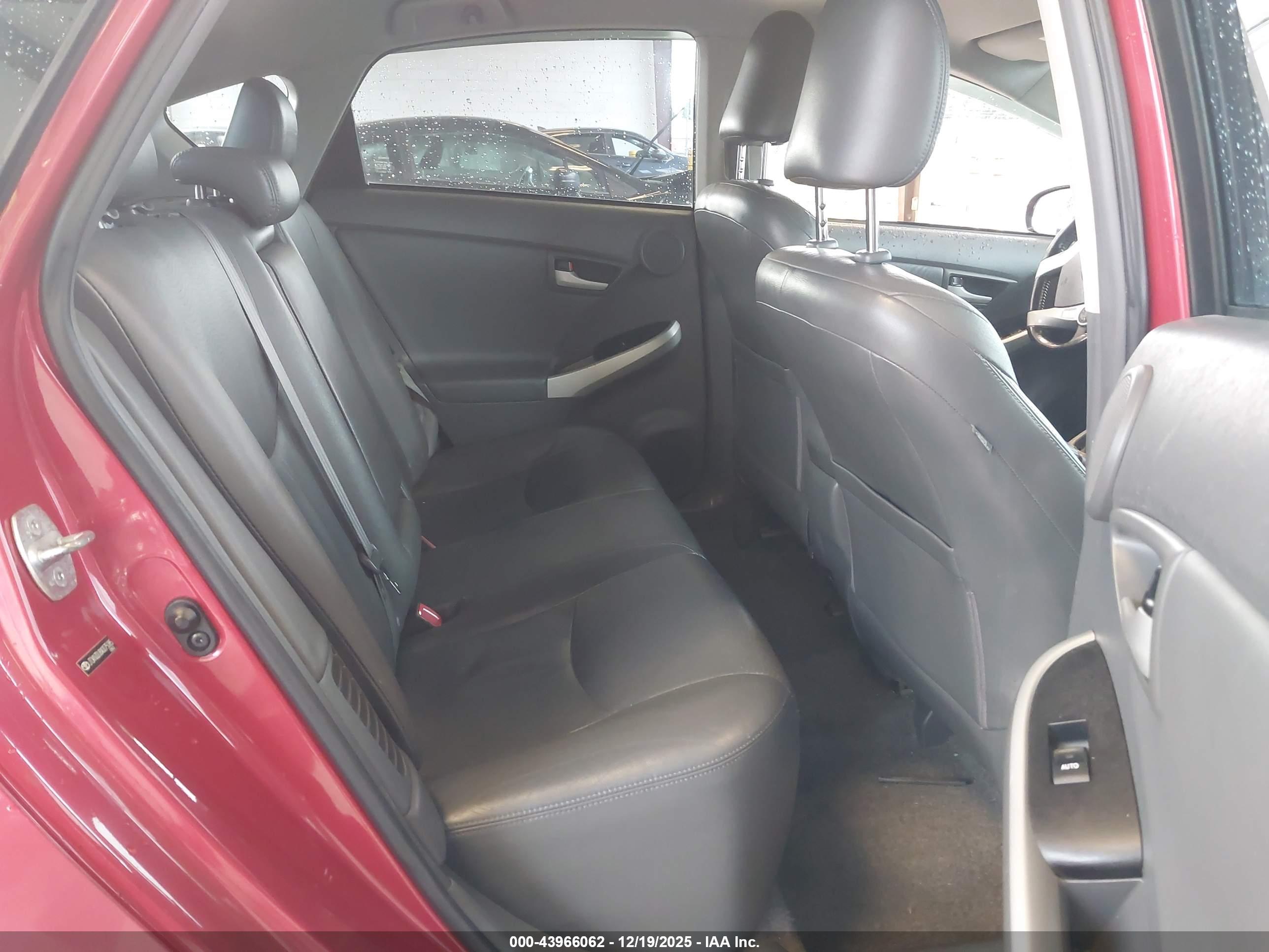 TOYOTA PRIUS image 8