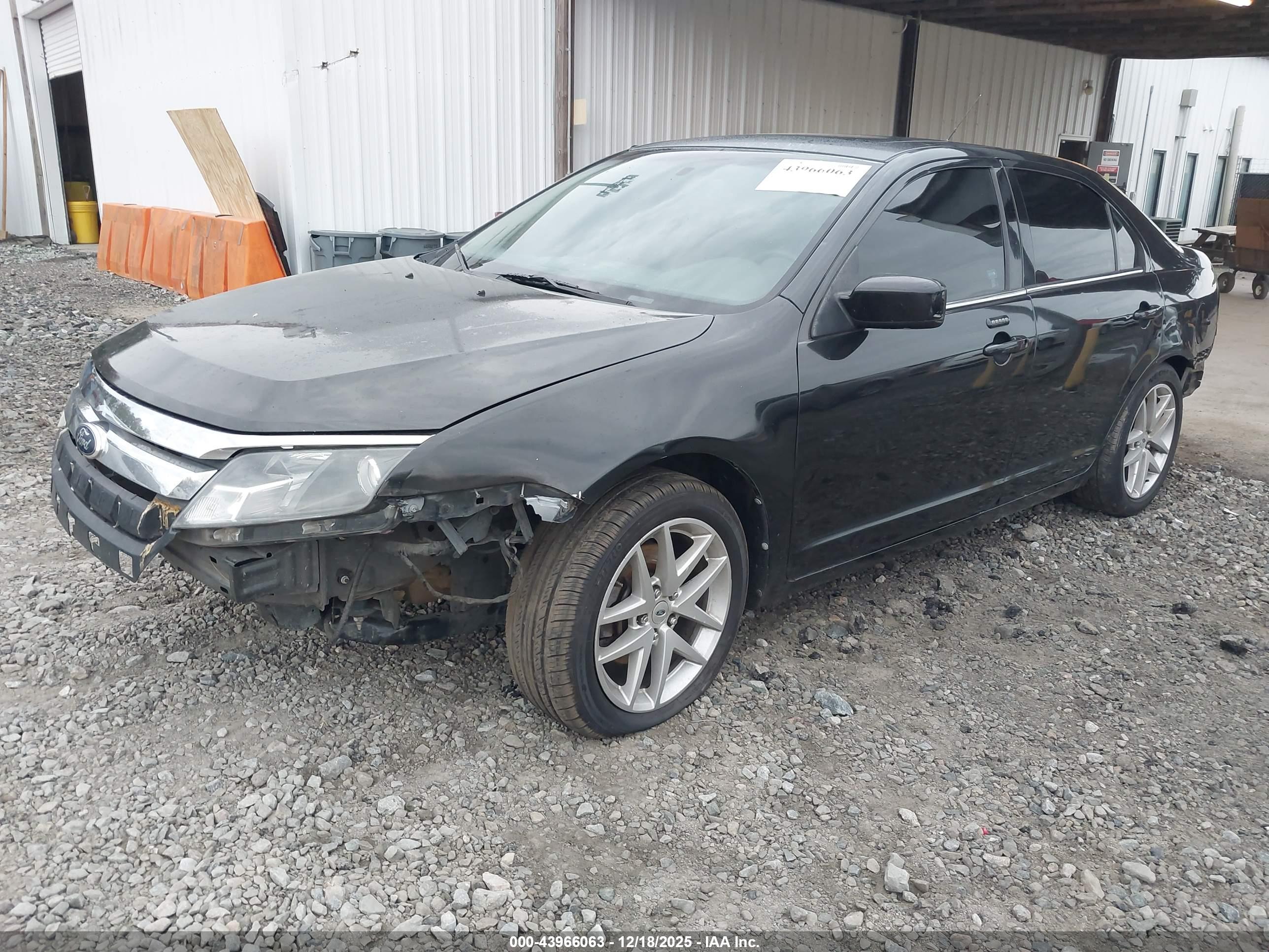 FORD FUSION image 2