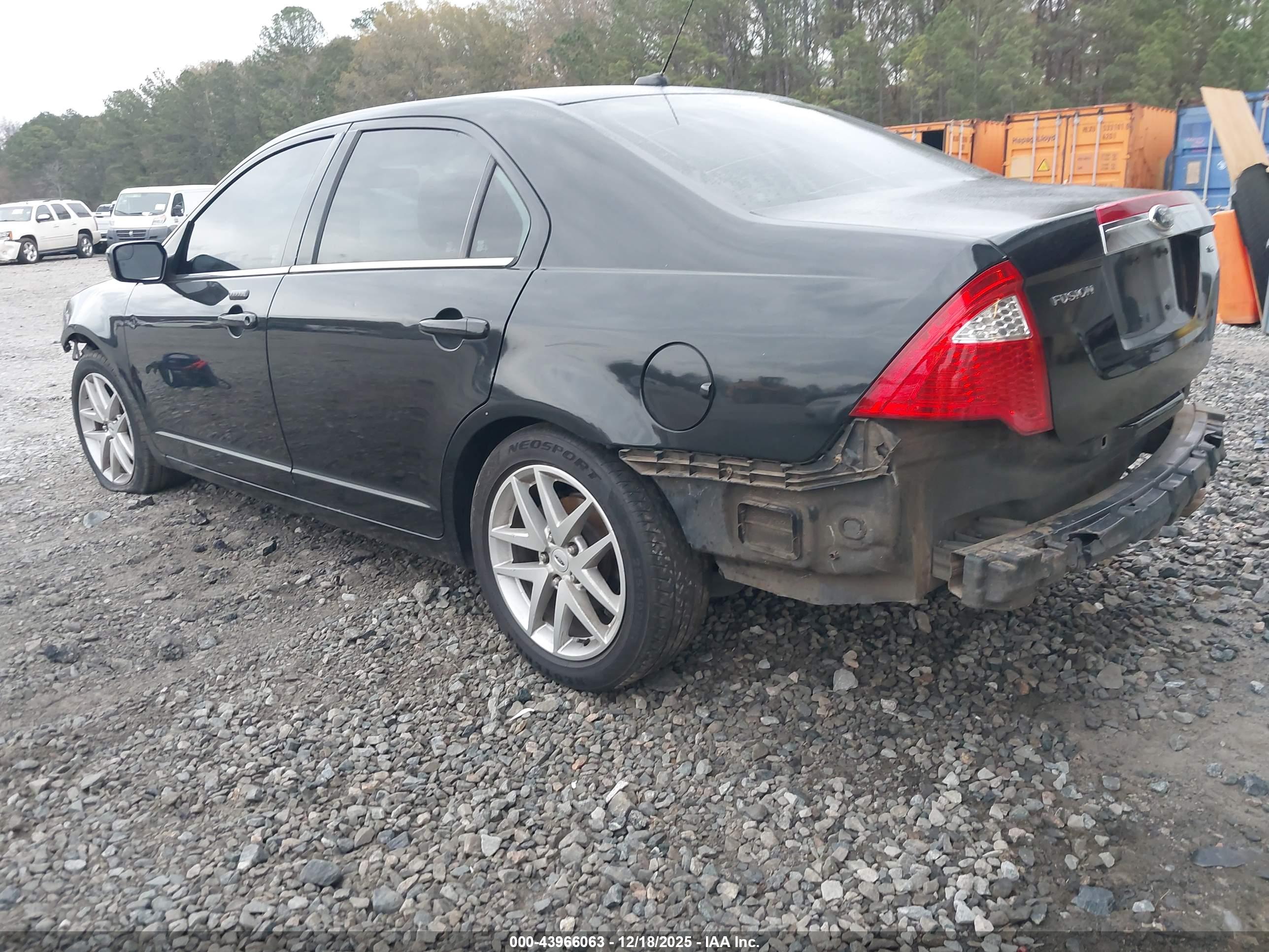 FORD FUSION image 3