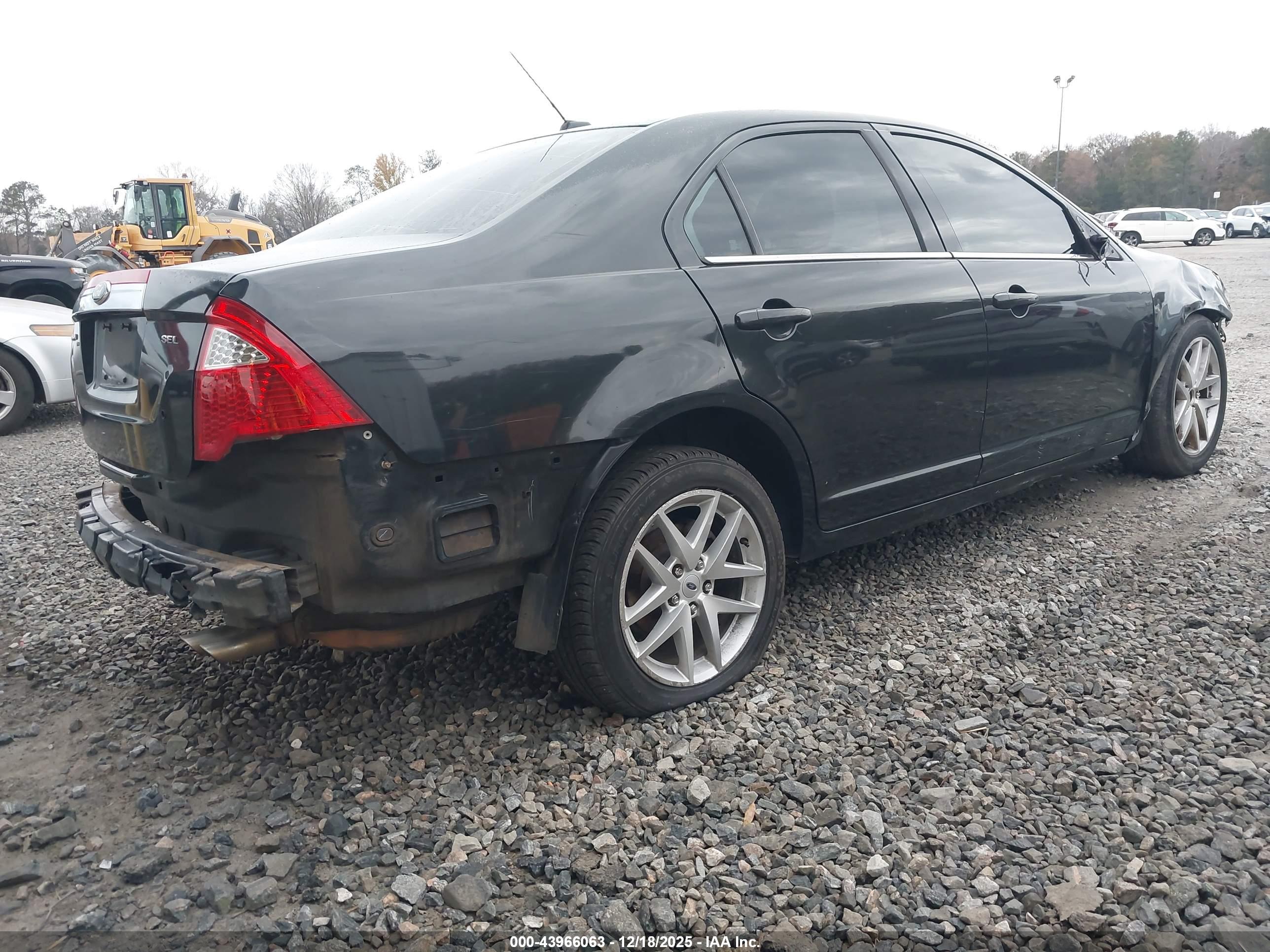 FORD FUSION image 4